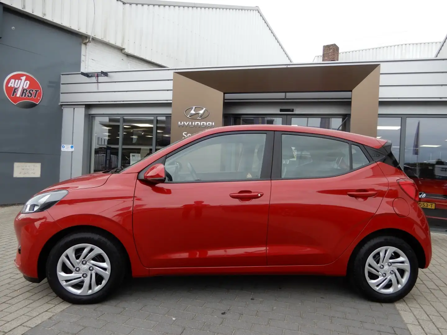 Hyundai i10 1.0 Comfort Smart | NL auto | Navi | Achteruitrijc Rood - 2