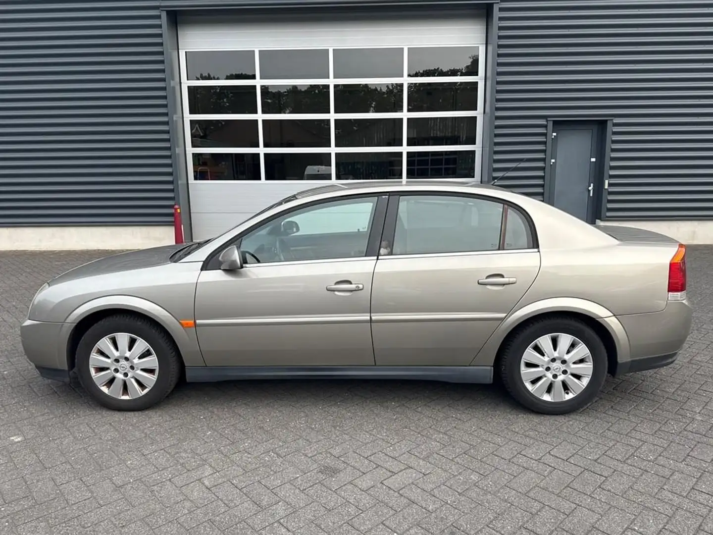 Opel Vectra 1.8-16V Elegance 1.8 Benzine 1.799cc 90kW (122pk) Grijs - 2