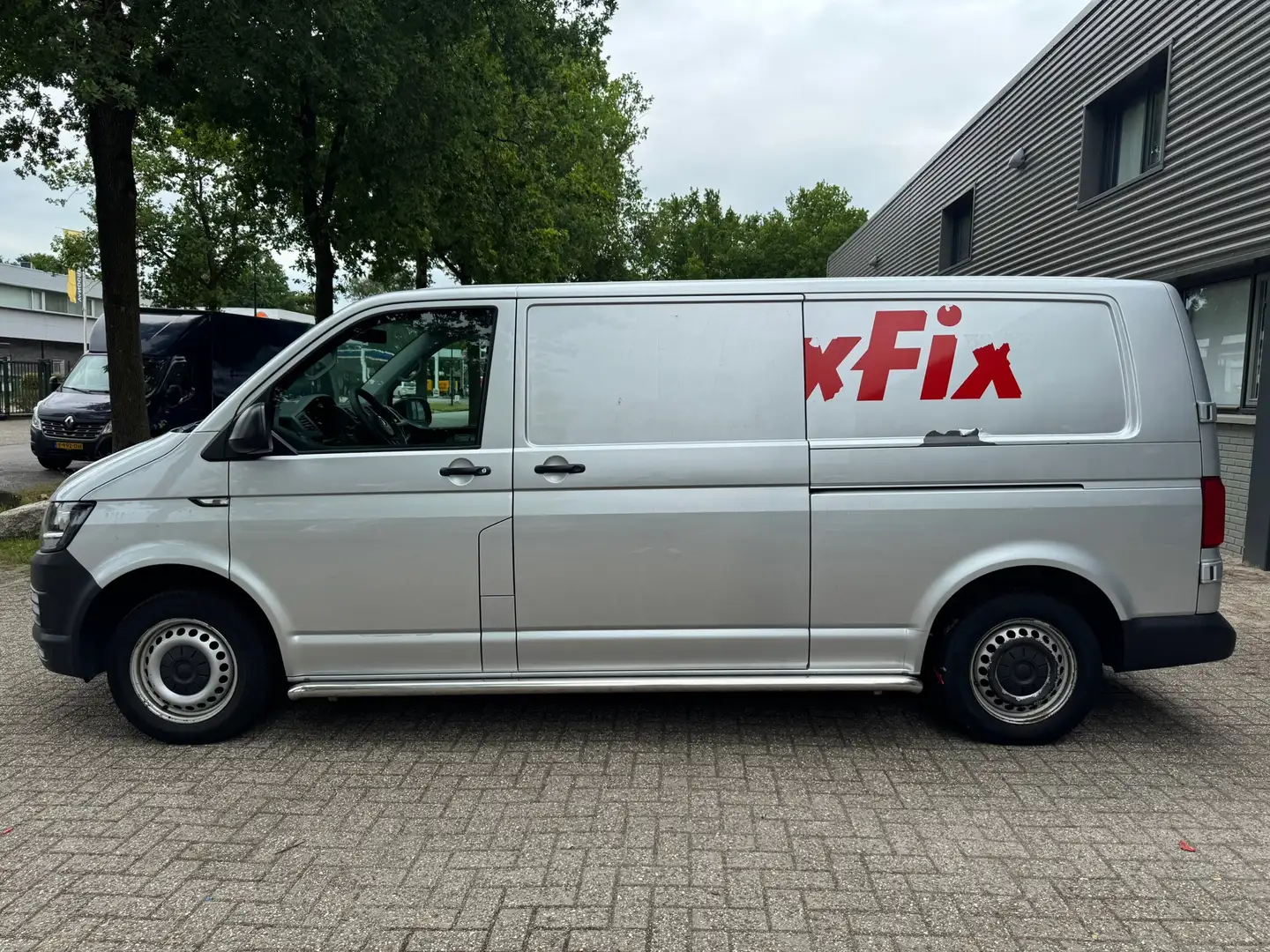 Volkswagen Transporter 2.0 TDI L2H3 Highline Zilver - 2