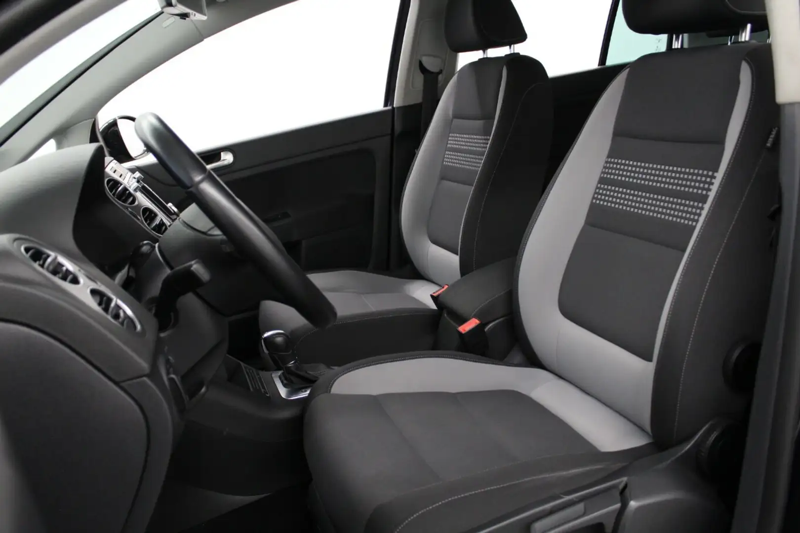 Volkswagen Golf Plus VI 1.2 TSI Navi+Sitzheiz.+Allwetter+AHK! Schwarz - 2