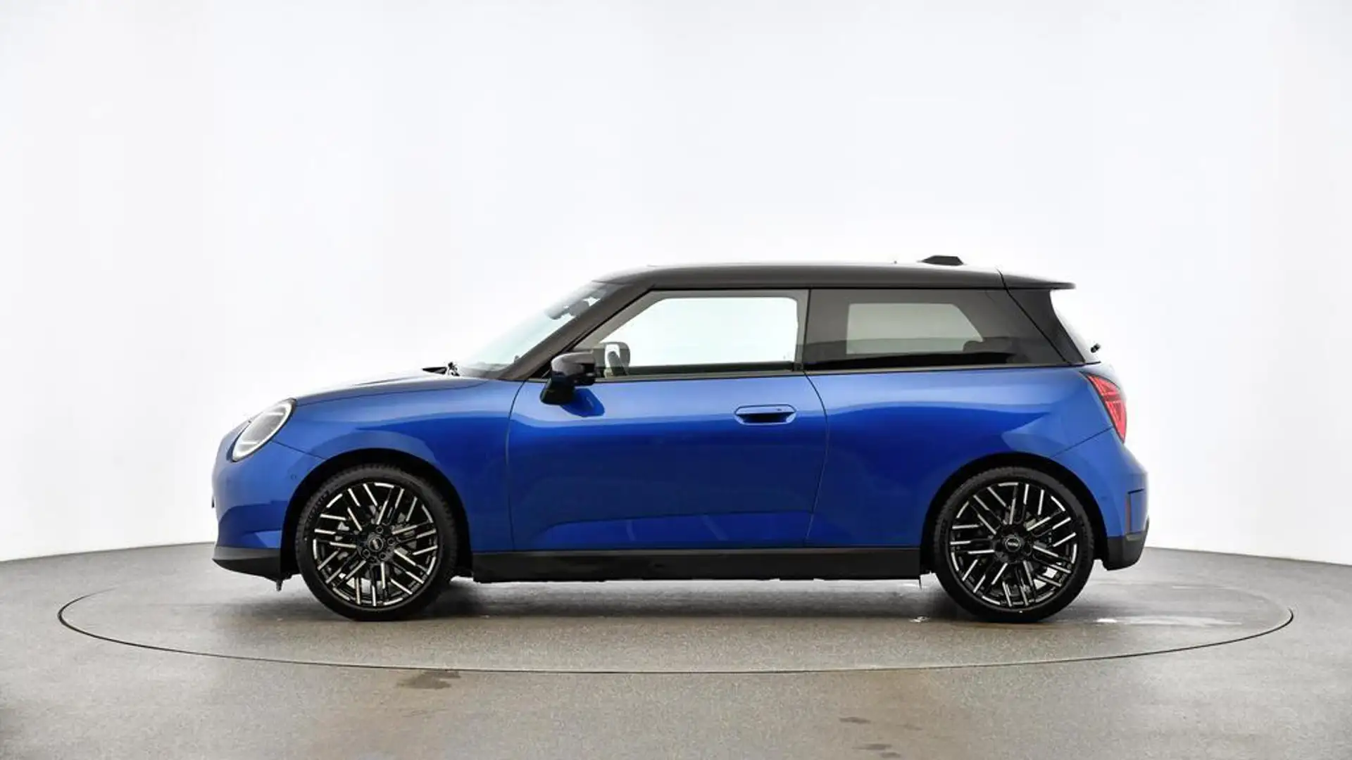 MINI Cooper SE Favoured Trim Blau - 2