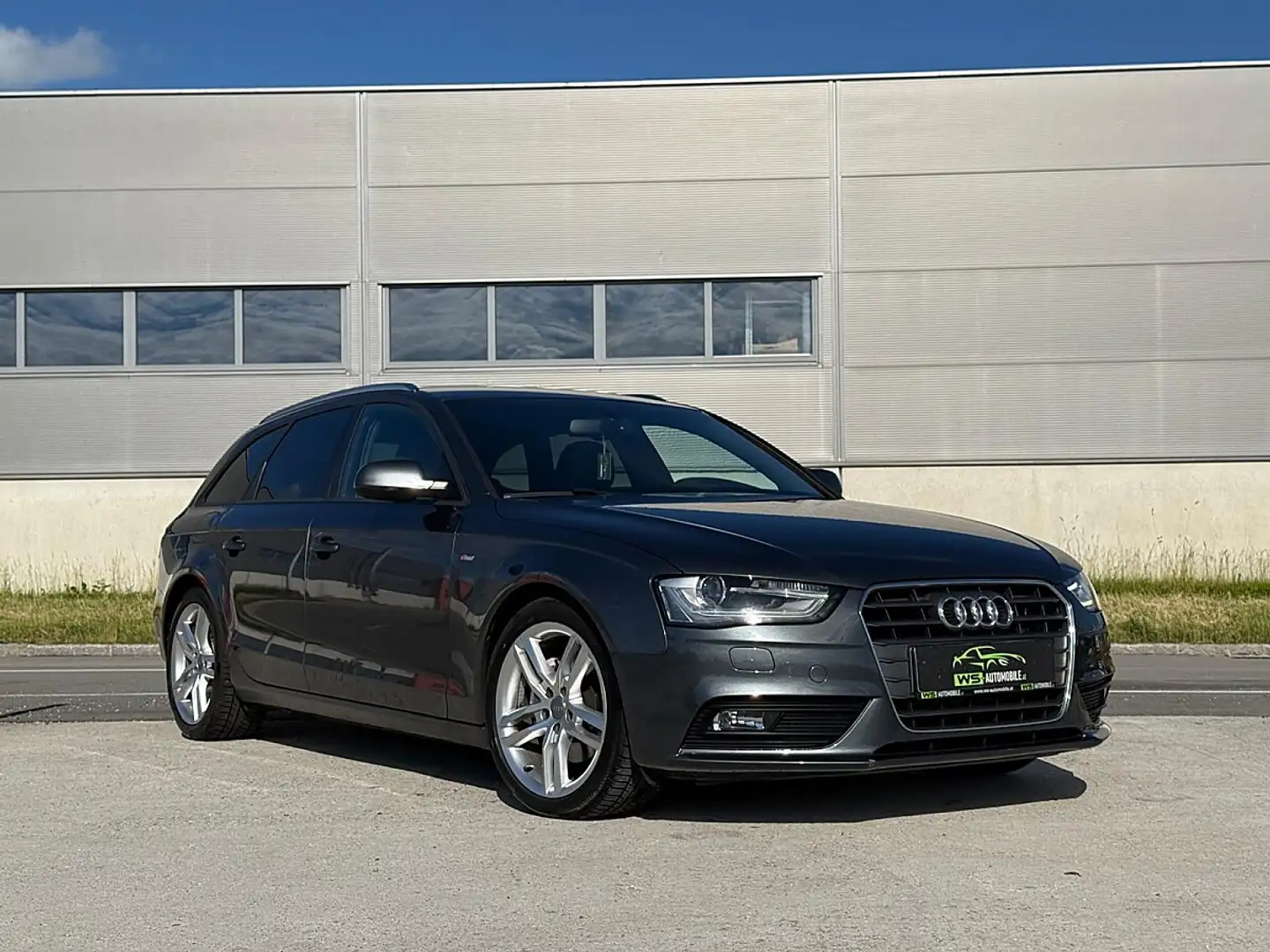 Audi A4 2,0 TDI S-line Grau - 2