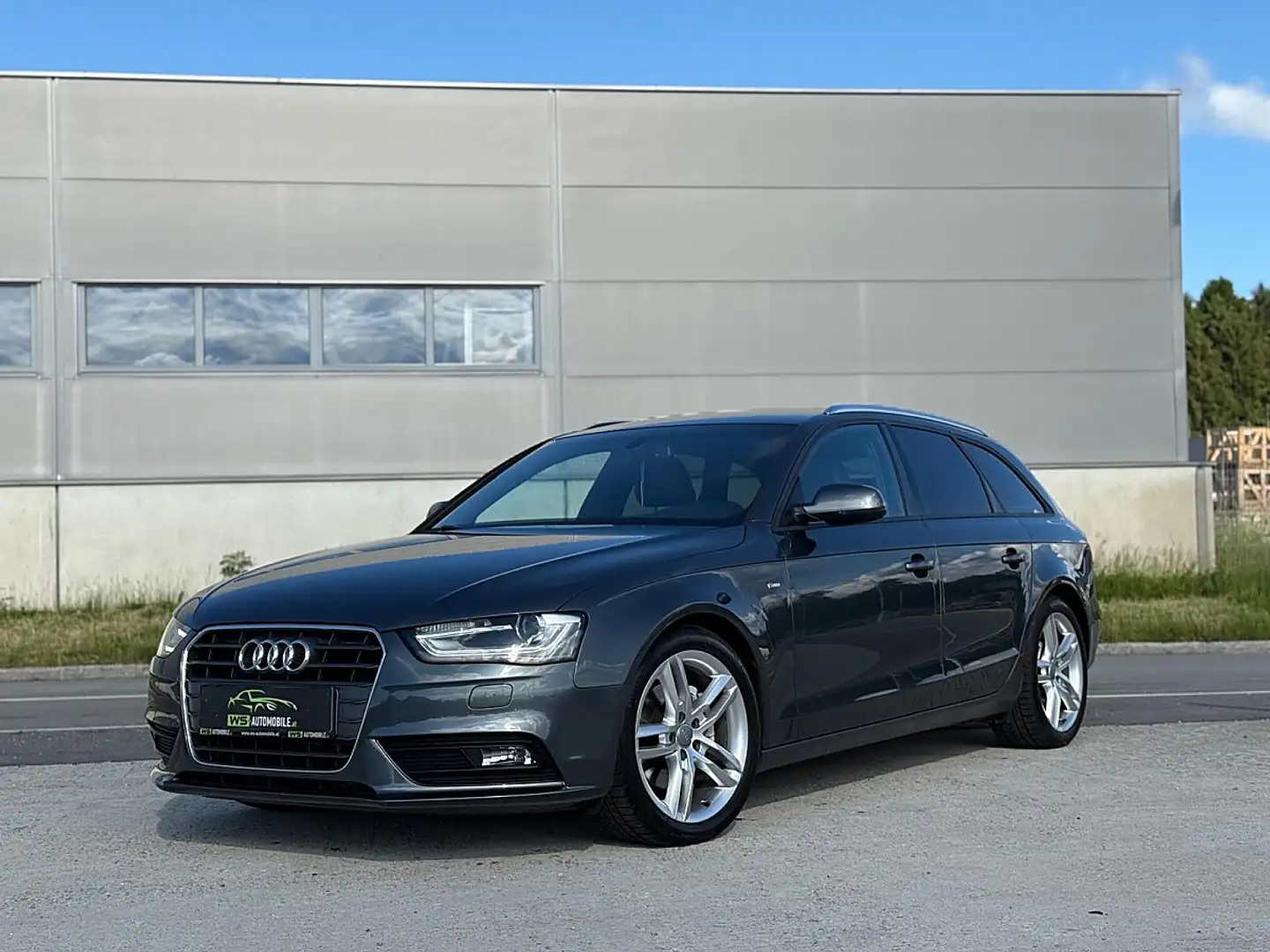 Audi A4 2,0 TDI S-line Grau - 1