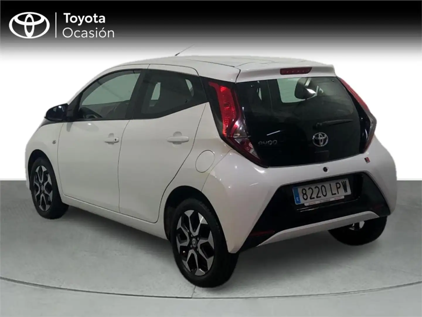 Toyota Aygo 5 Puertas x-play 70 Manual 5v Wit - 2