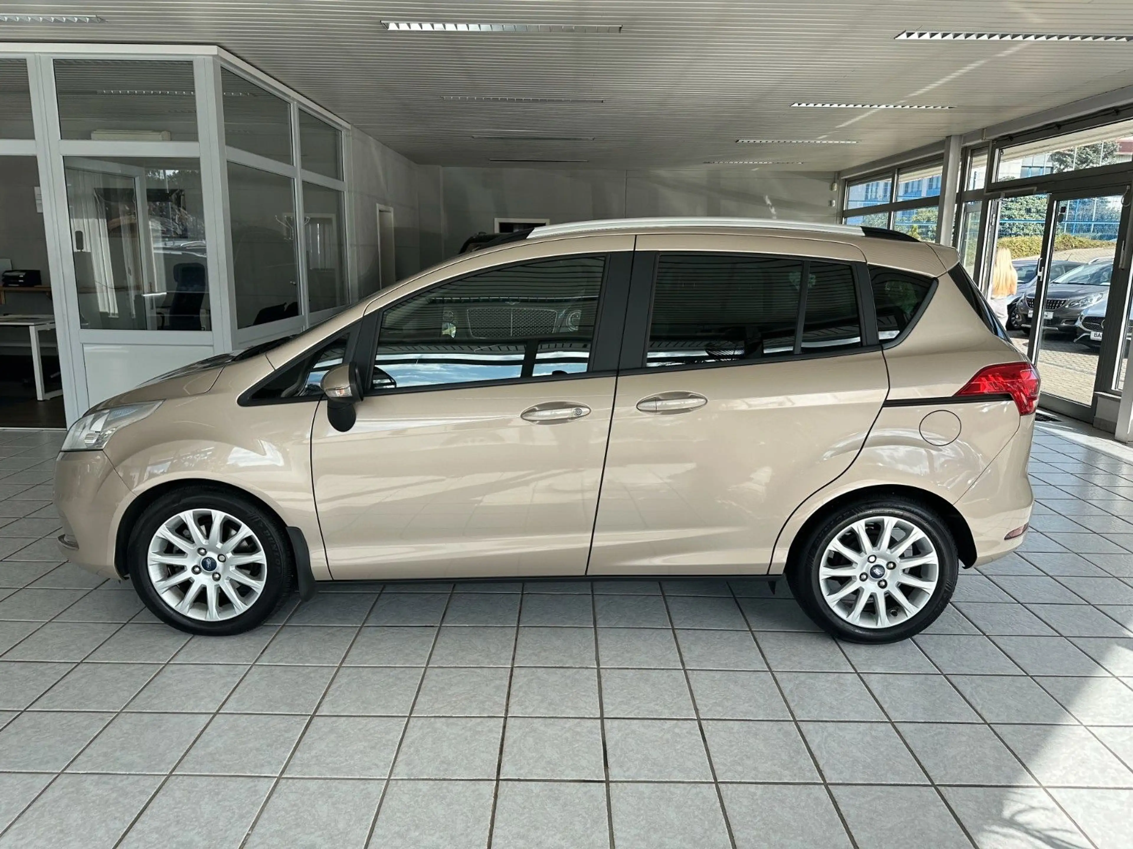 Ford B-Max B-MAX Sync Edition*SHZ*PDC*Zahnriemen-Neu* — photo 8