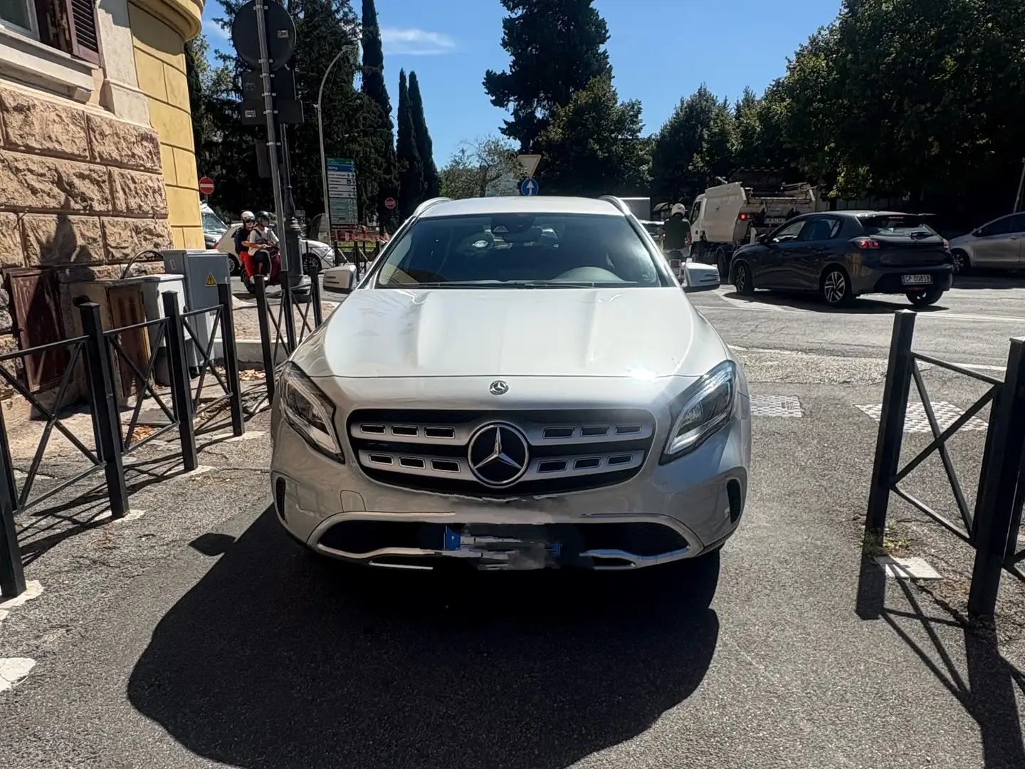Mercedes-Benz GLA 180 GLA-X156 2017d Sport auto Argento - 1