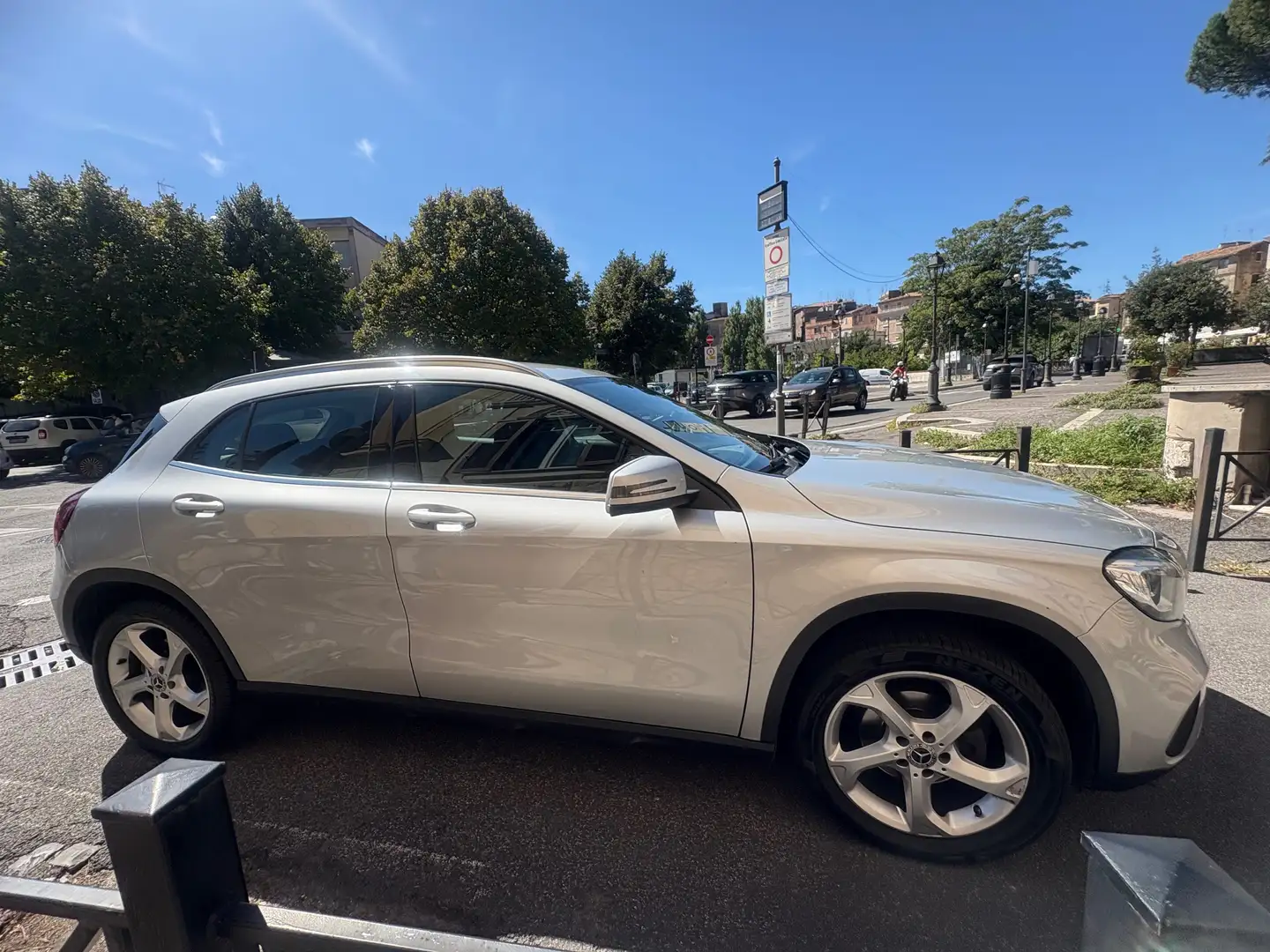 Mercedes-Benz GLA 180 GLA-X156 2017d Sport auto Argento - 2