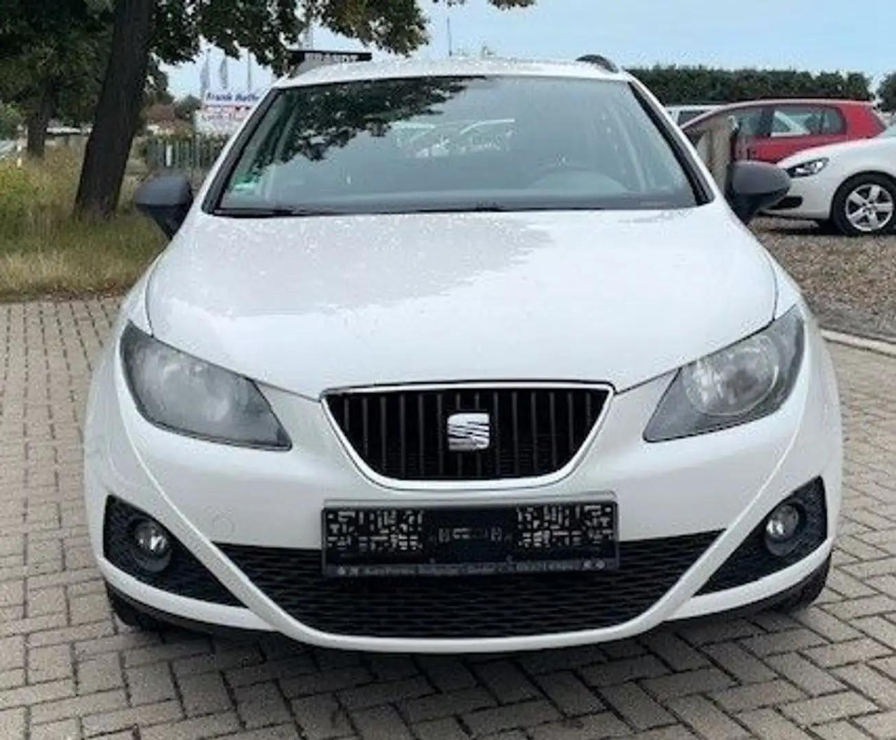 SEAT Ibiza ST Reference Biały - 2