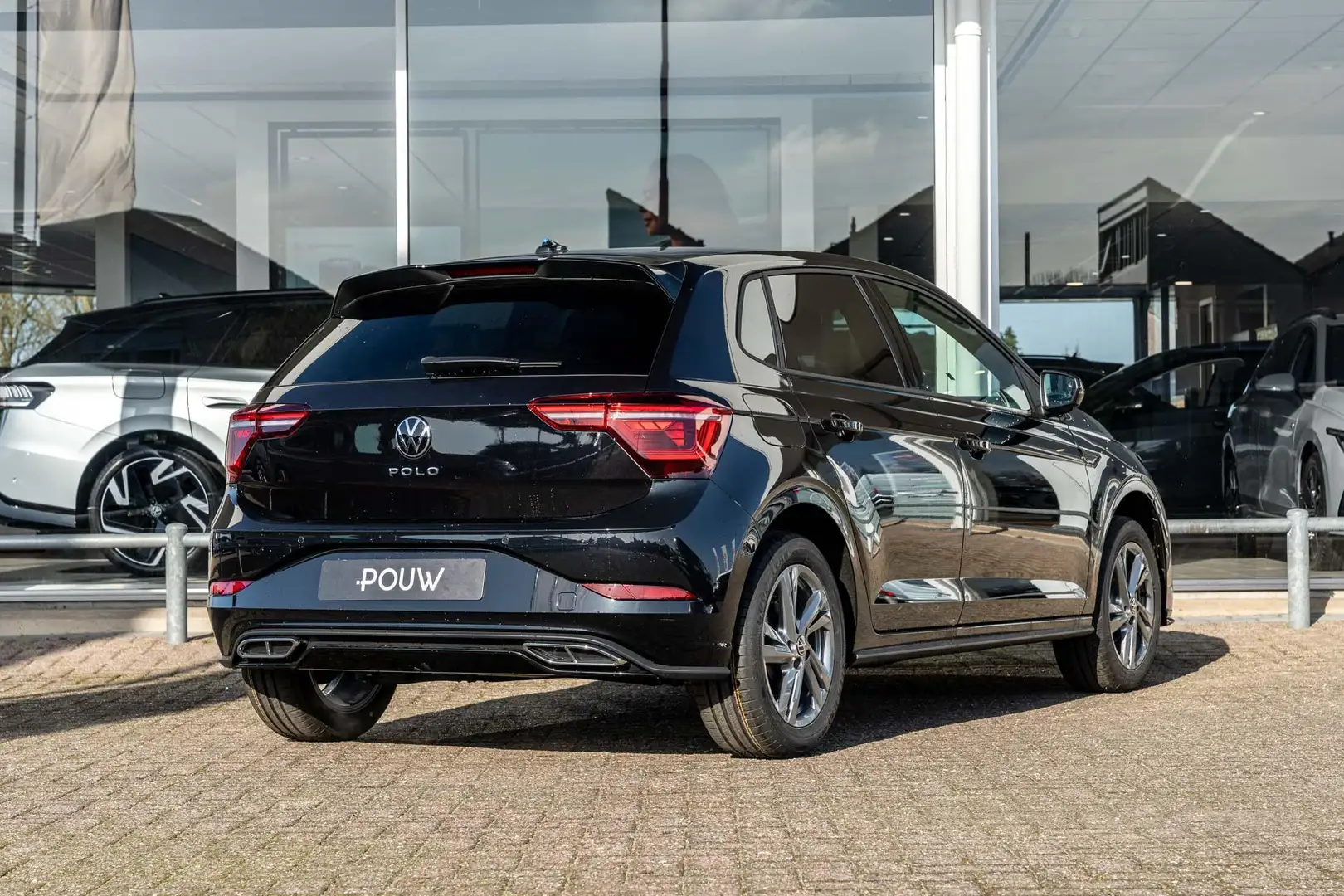 Volkswagen Polo 1.0 TSI 95pk DSG R-Line Edition | Achteruitrijcame Zwart - 2