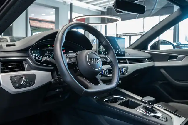 Audi A4 view 11