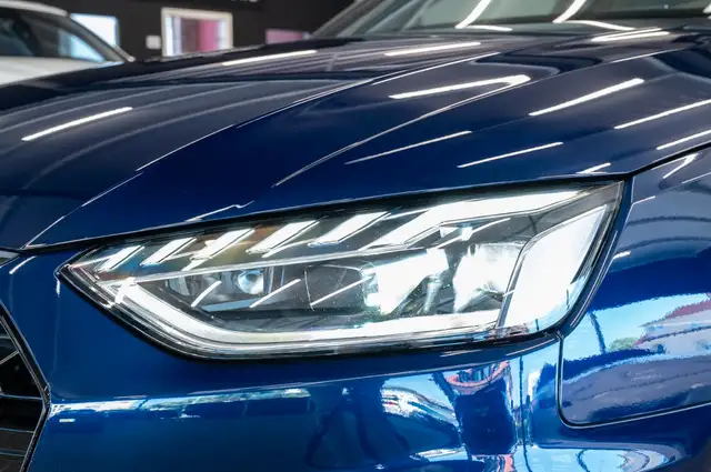 Audi A4 view 4