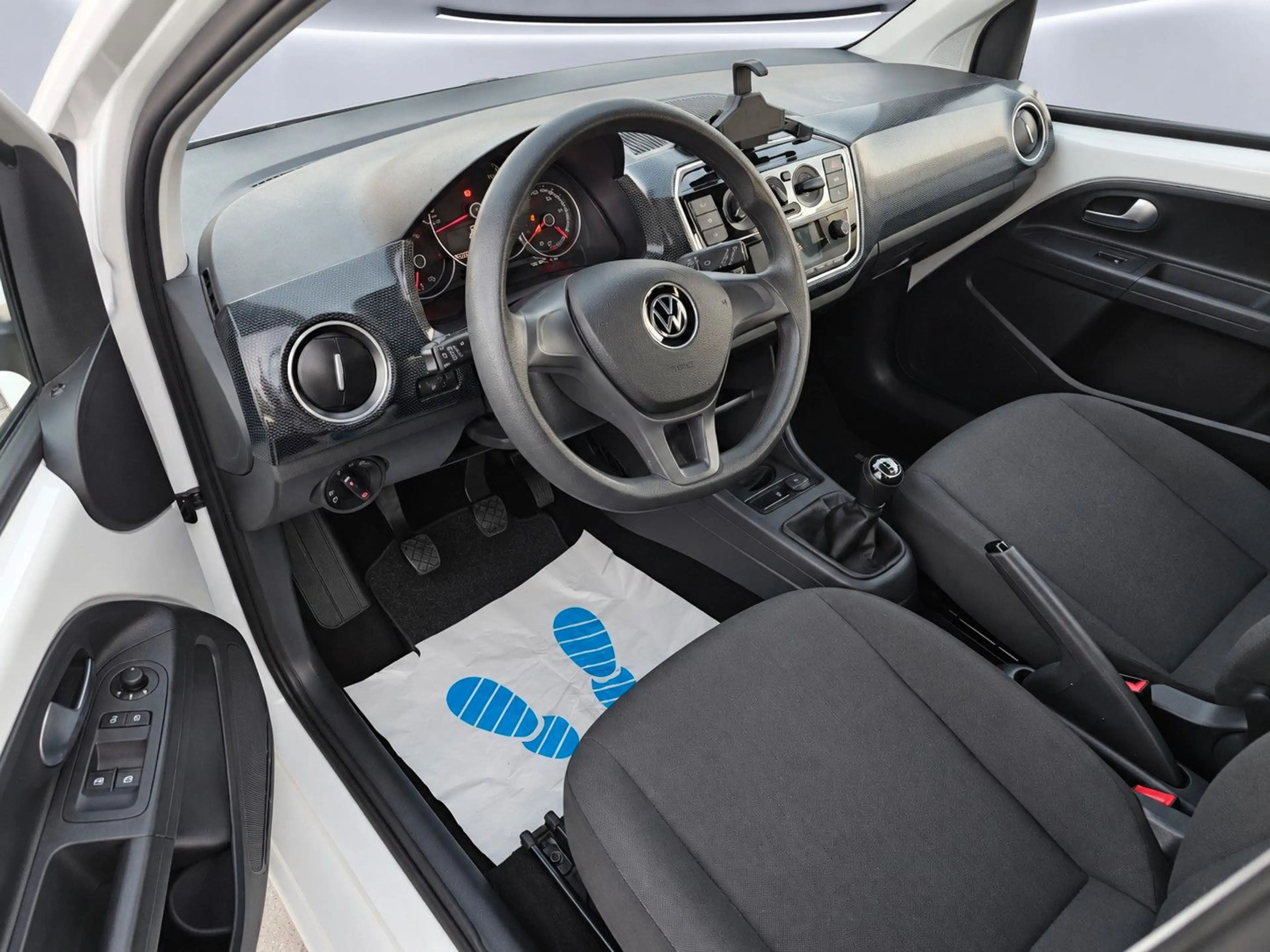 Volkswagen up! KLIMA*TEMPOMAT*KAMERA*SPURHAKTE*SITZHEIZUNG* — photo 12
