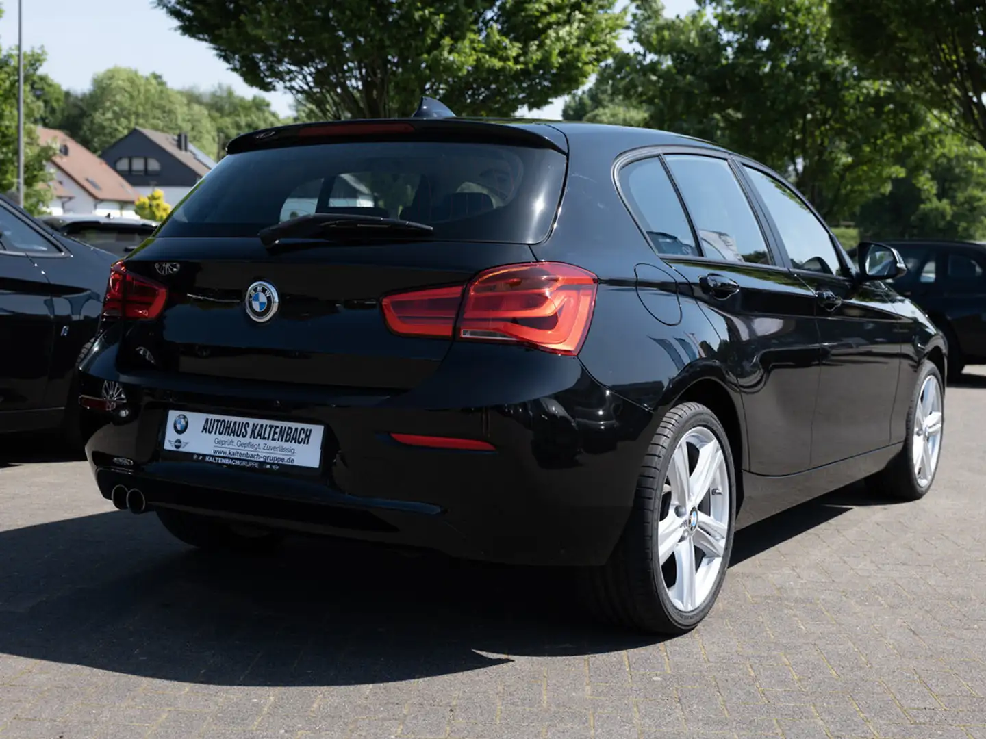 BMW 120 i NAVI SITZHEIZUNG PDC KLIMAAUTOMATIK Schwarz - 2
