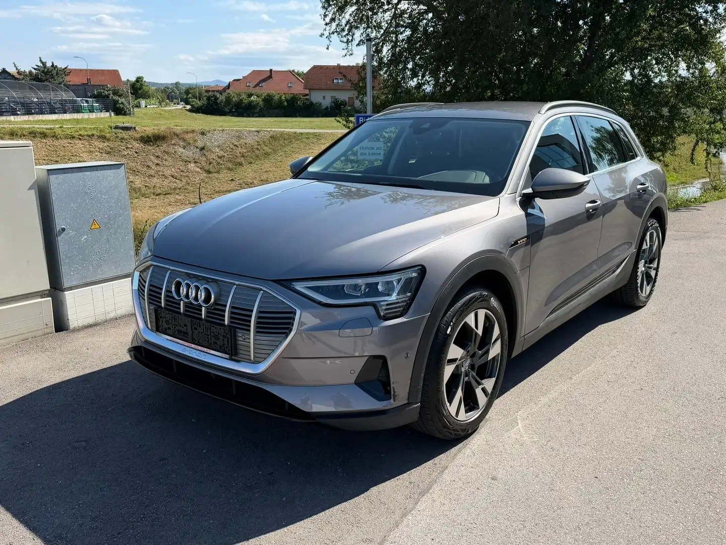 Audi e-tron 55 quattro Grau - 1