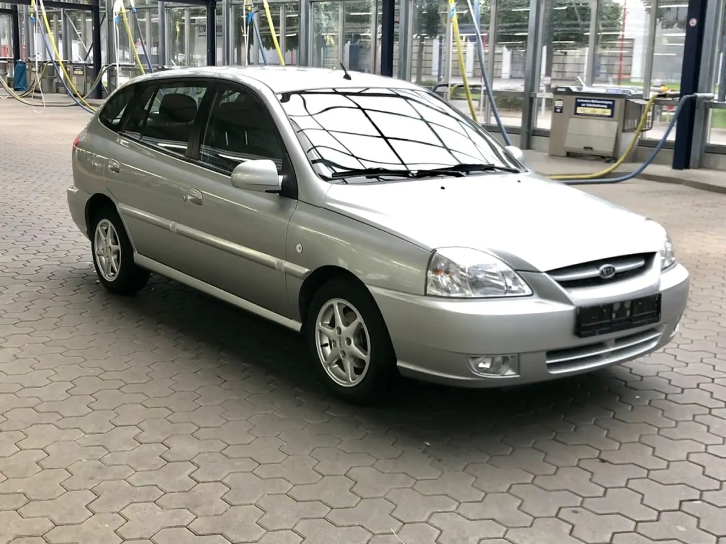 Kia Rio LS 5türig Kombi Facelift Automatik Silber - 1