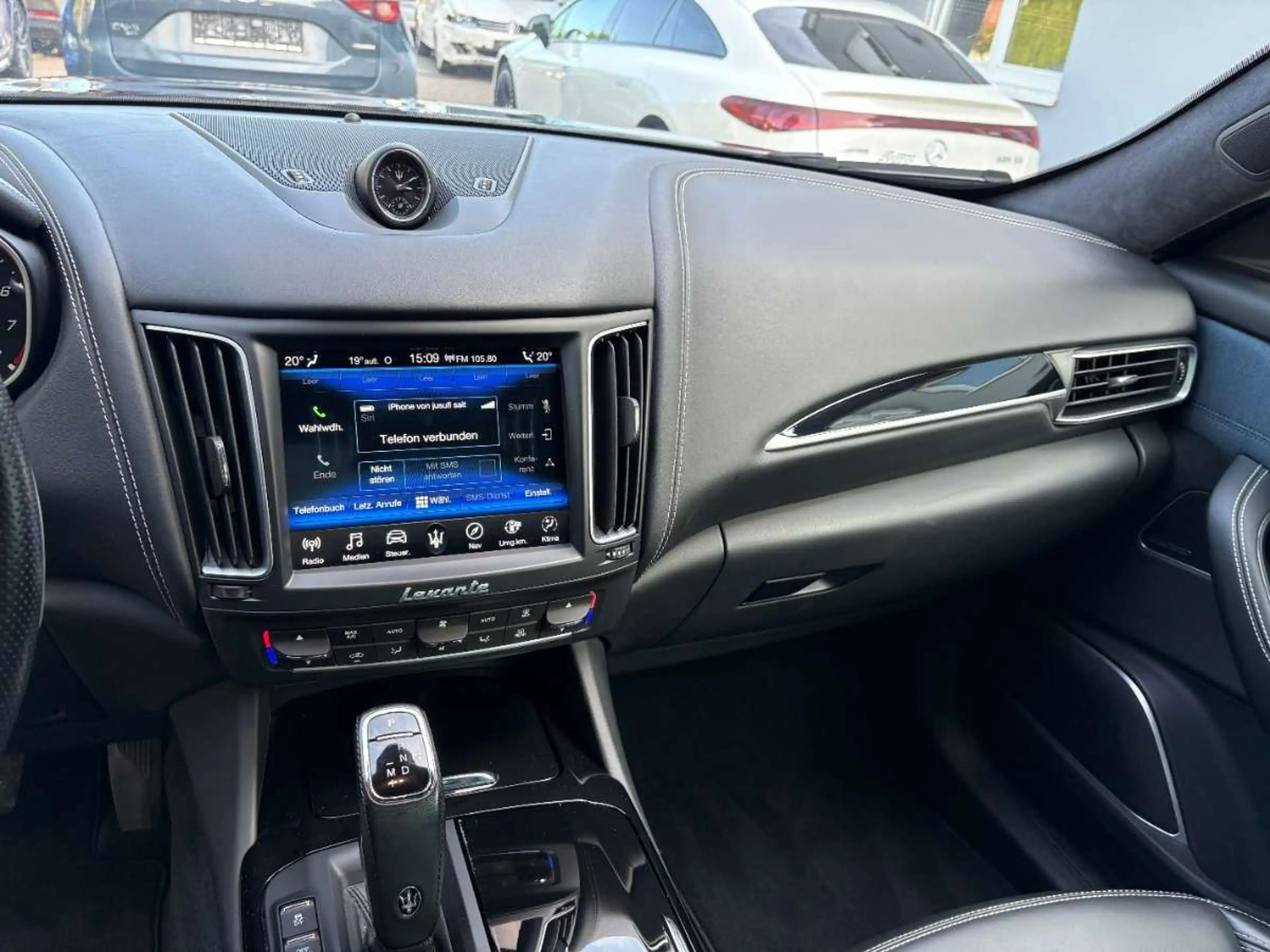 Maserati Levante Q4 GranLusso — photo 11