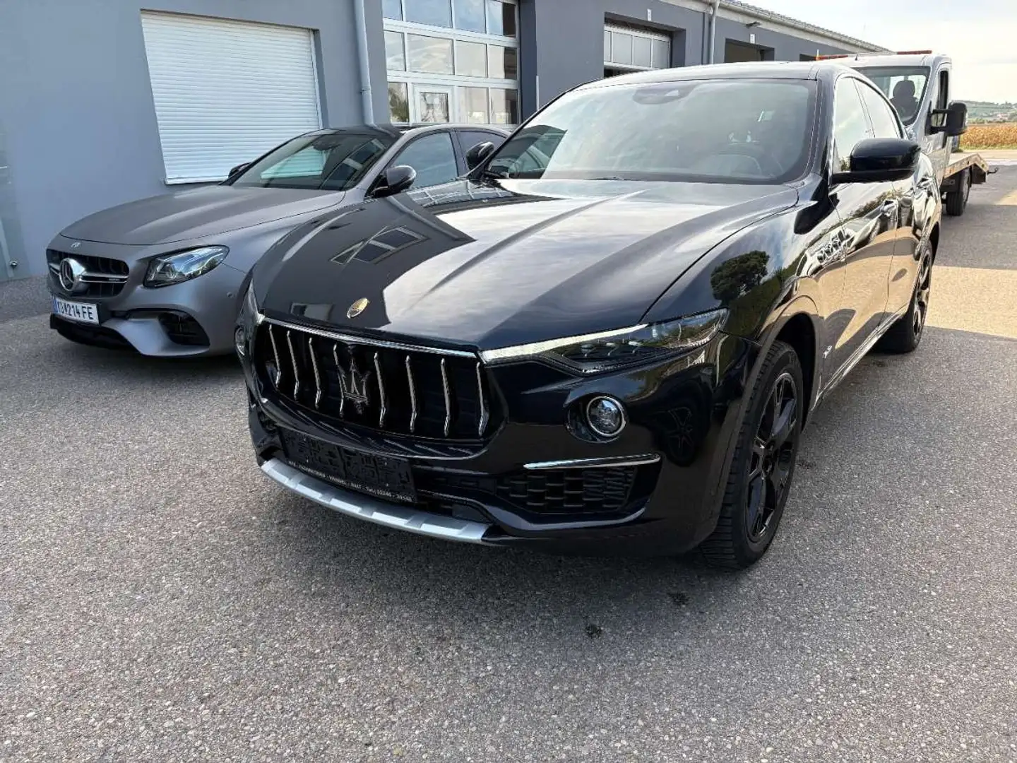 Maserati Levante Q4 GranLusso Schwarz - 1