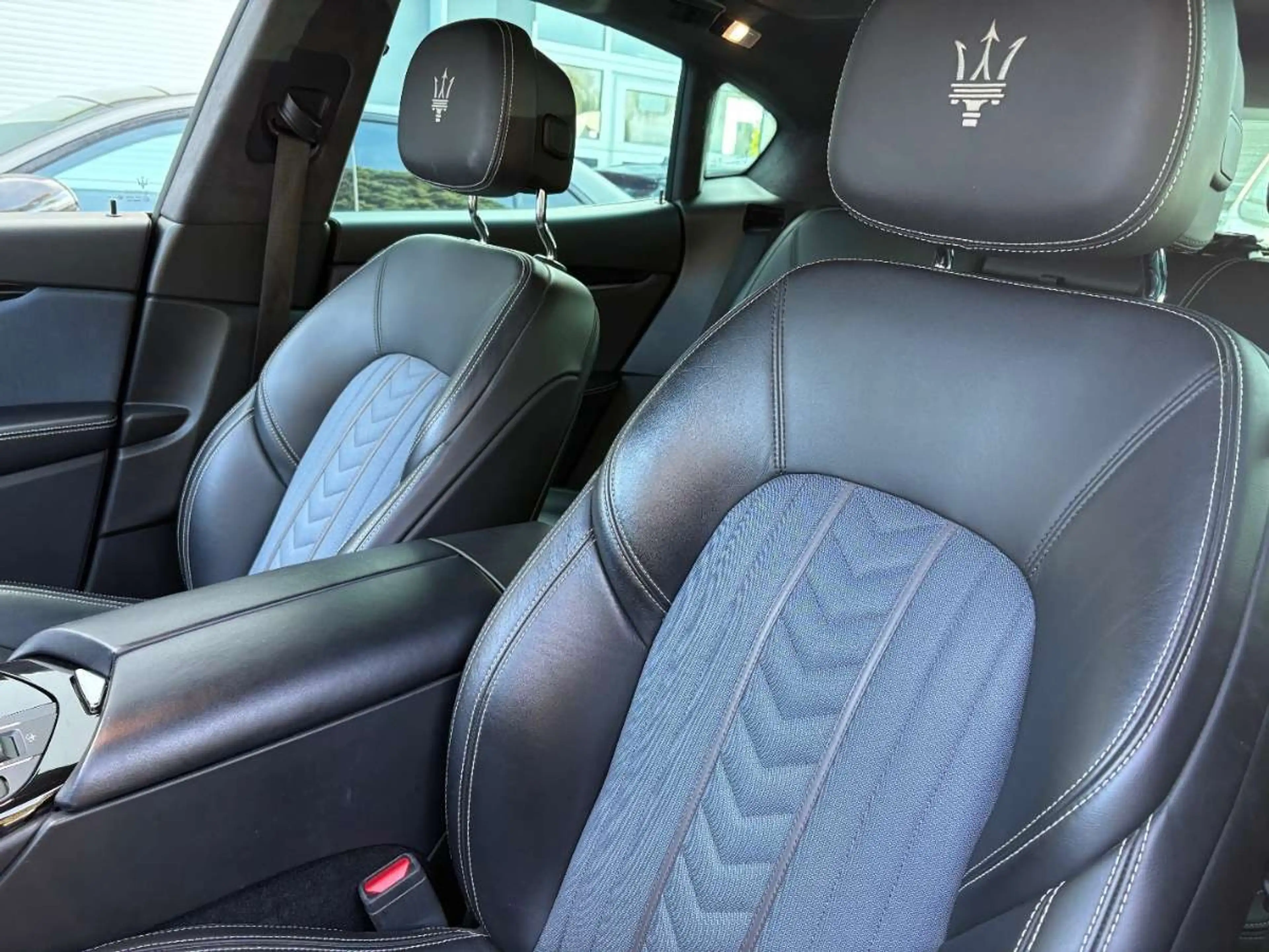 Maserati Levante Q4 GranLusso — photo 15