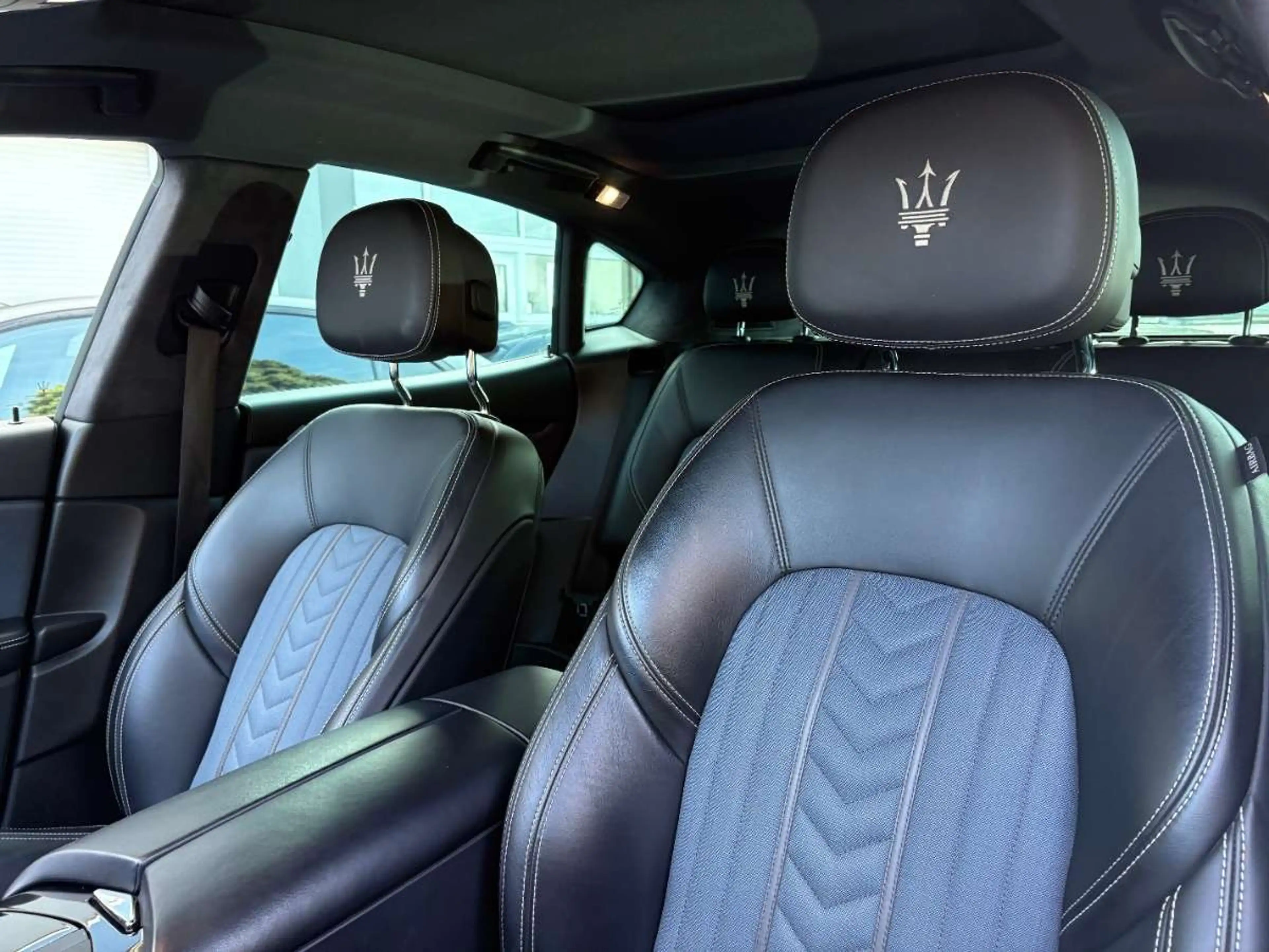 Maserati Levante Q4 GranLusso — photo 12