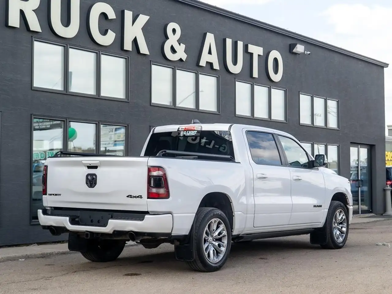 RAM 1500 снимка RAM 1500
