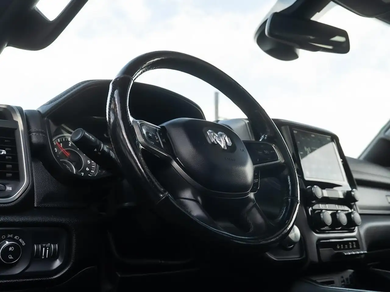 RAM 1500 снимка RAM 1500