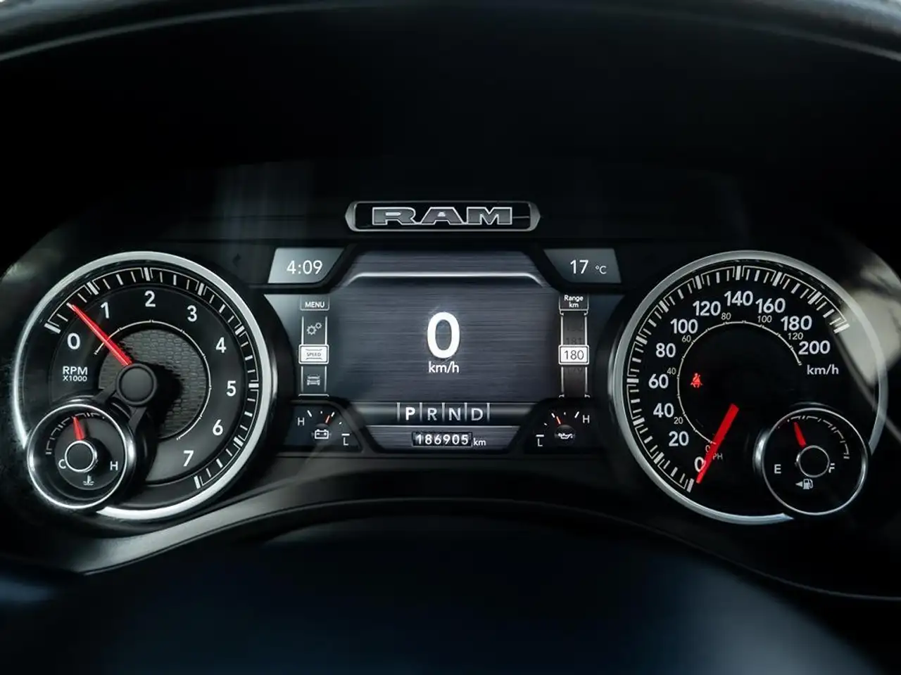 RAM 1500 снимка RAM 1500