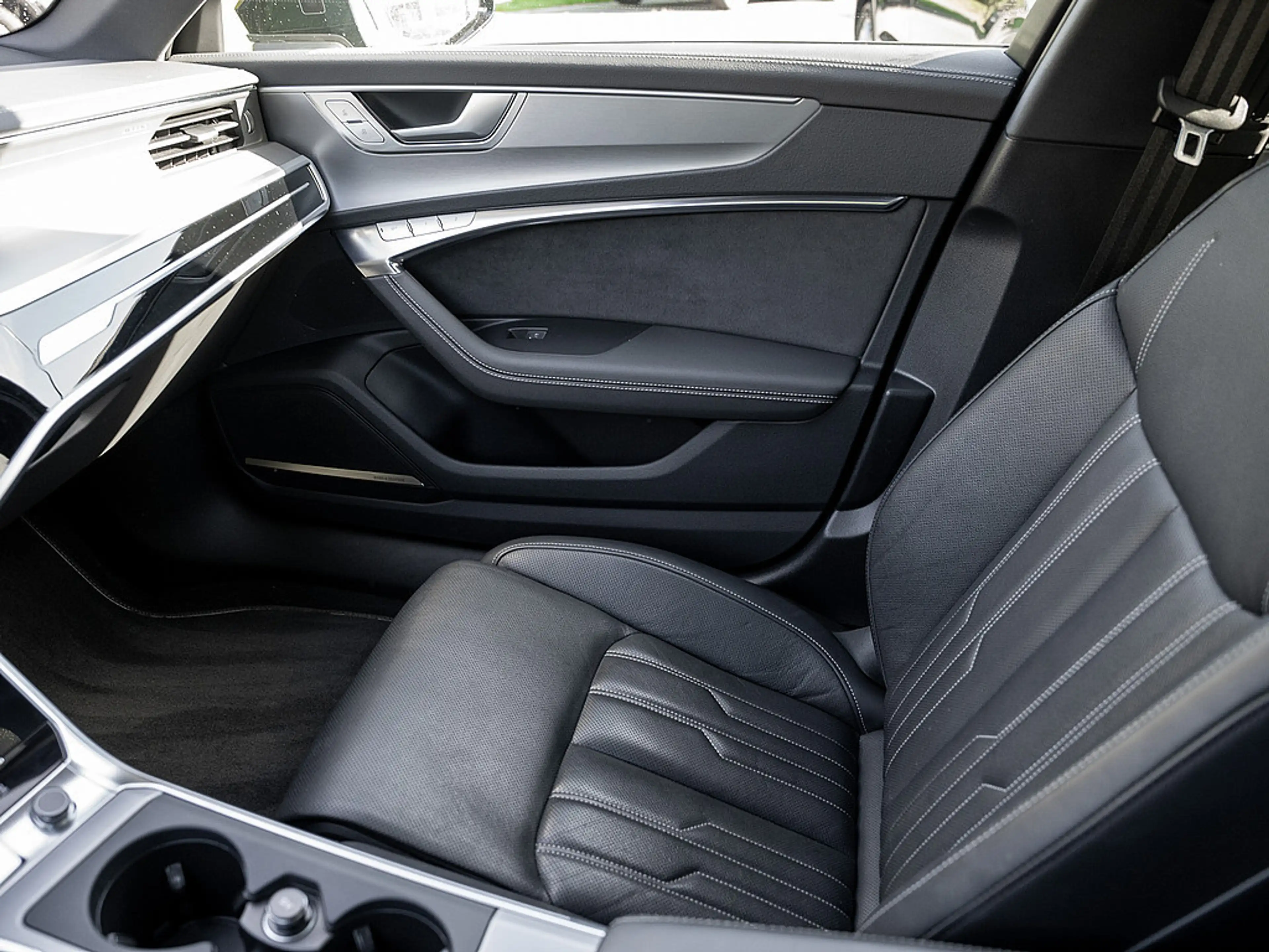 Audi S6 Avant 3.0 TDI quattro AHK 360° PANO KAM — photo 11