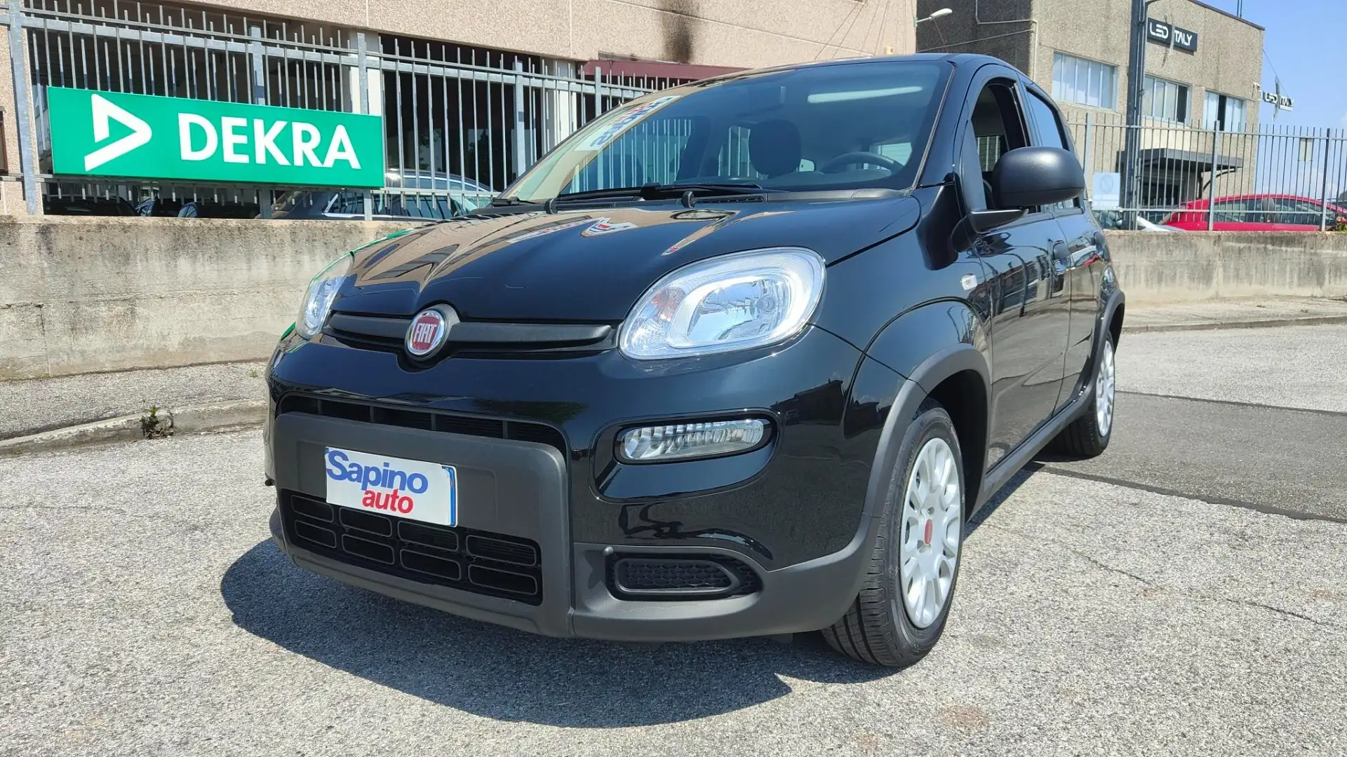 Fiat Panda 1.0 FireFly S&S Hybrid Schwarz - 1