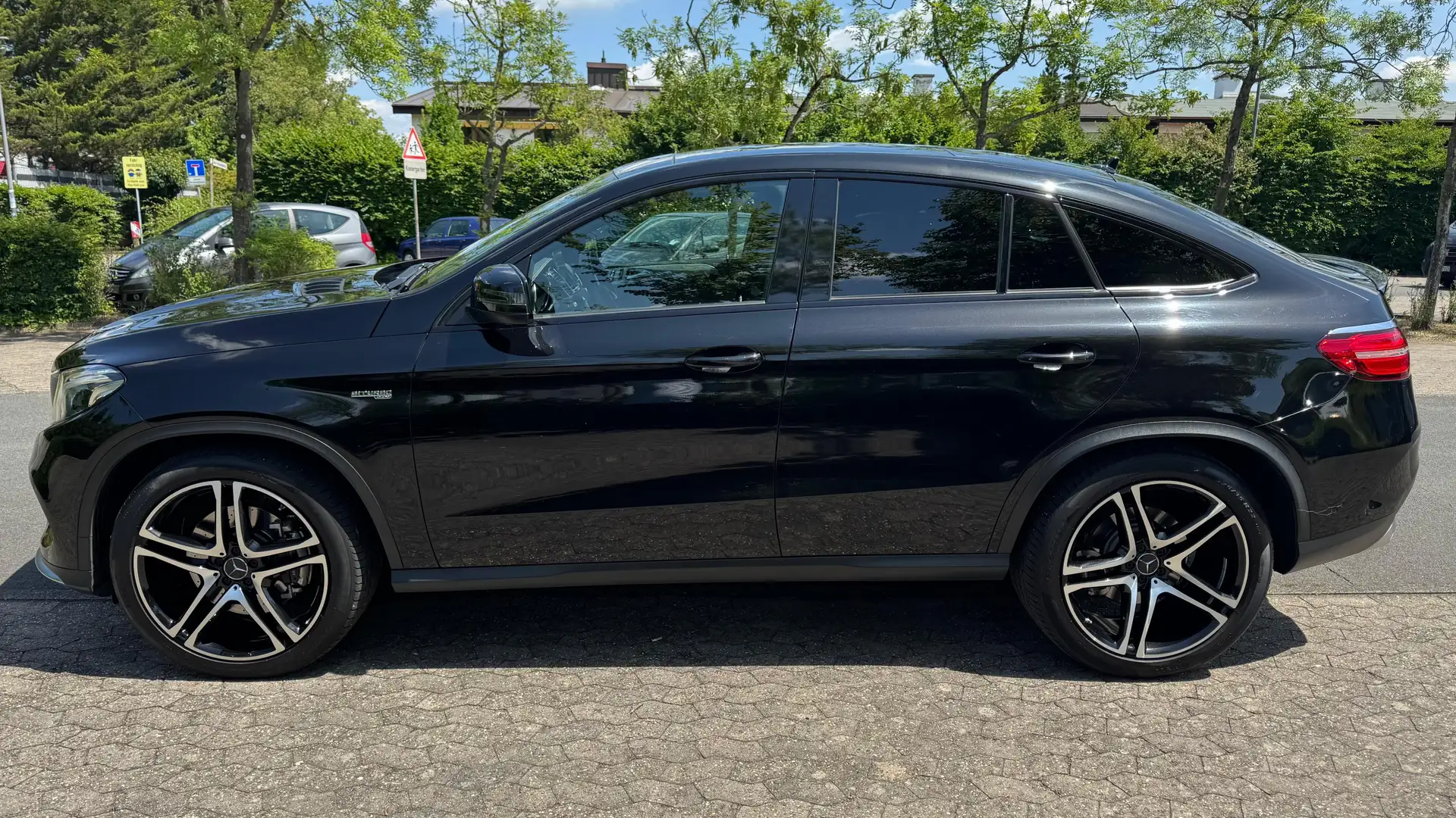 Mercedes-Benz GLE 43 AMG COUPE*4M*MB-GARA*STDHZG*PANO*360*DISTR*LEDER Schwarz - 2