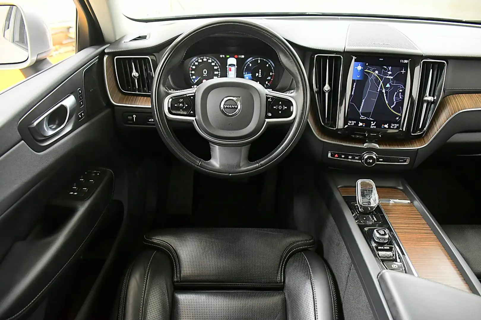 Volvo XC60 B5 Inscription AWD Geartronic Silber - 2