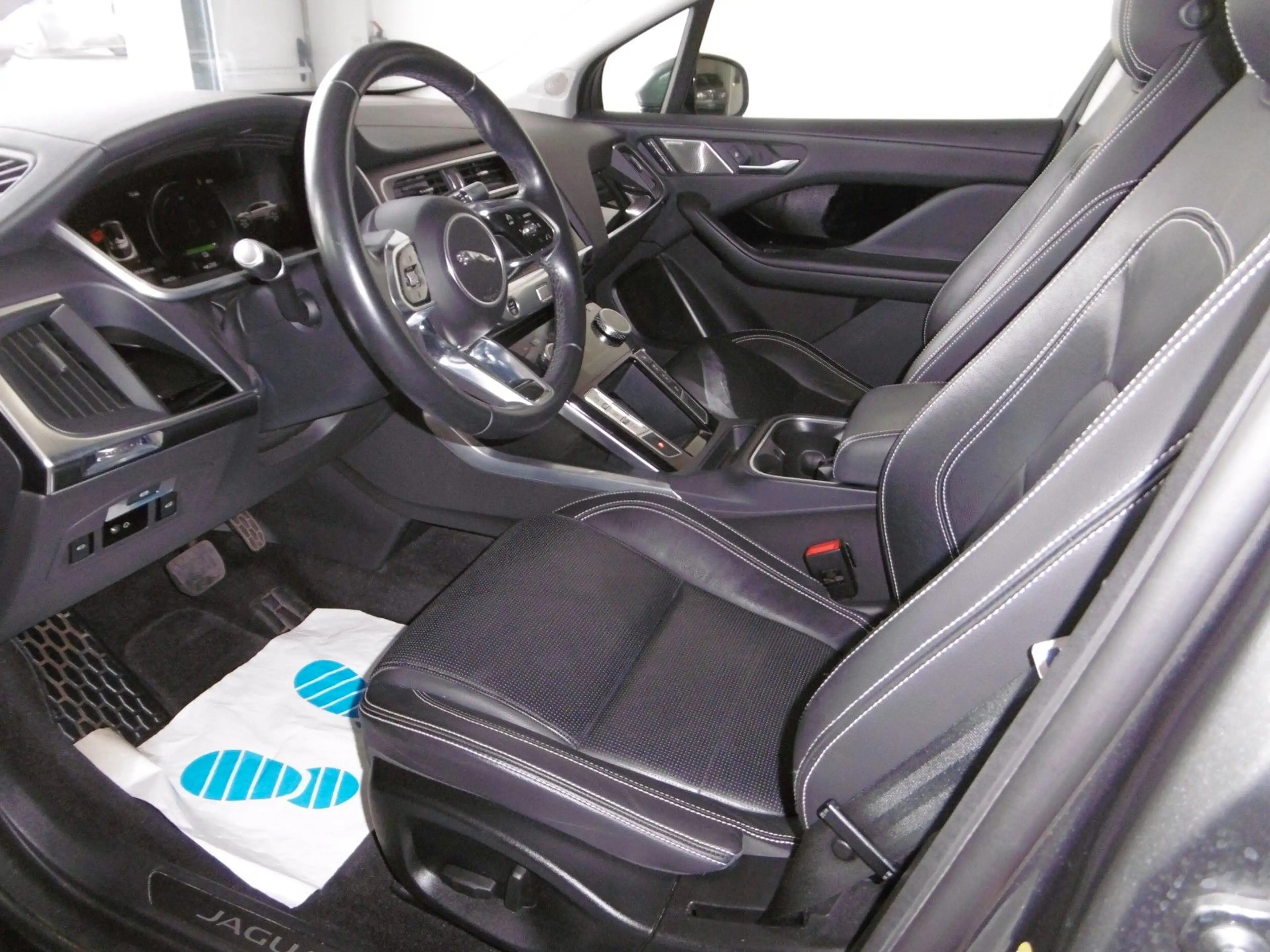 Jaguar I-Pace EV 400 SE — photo 10