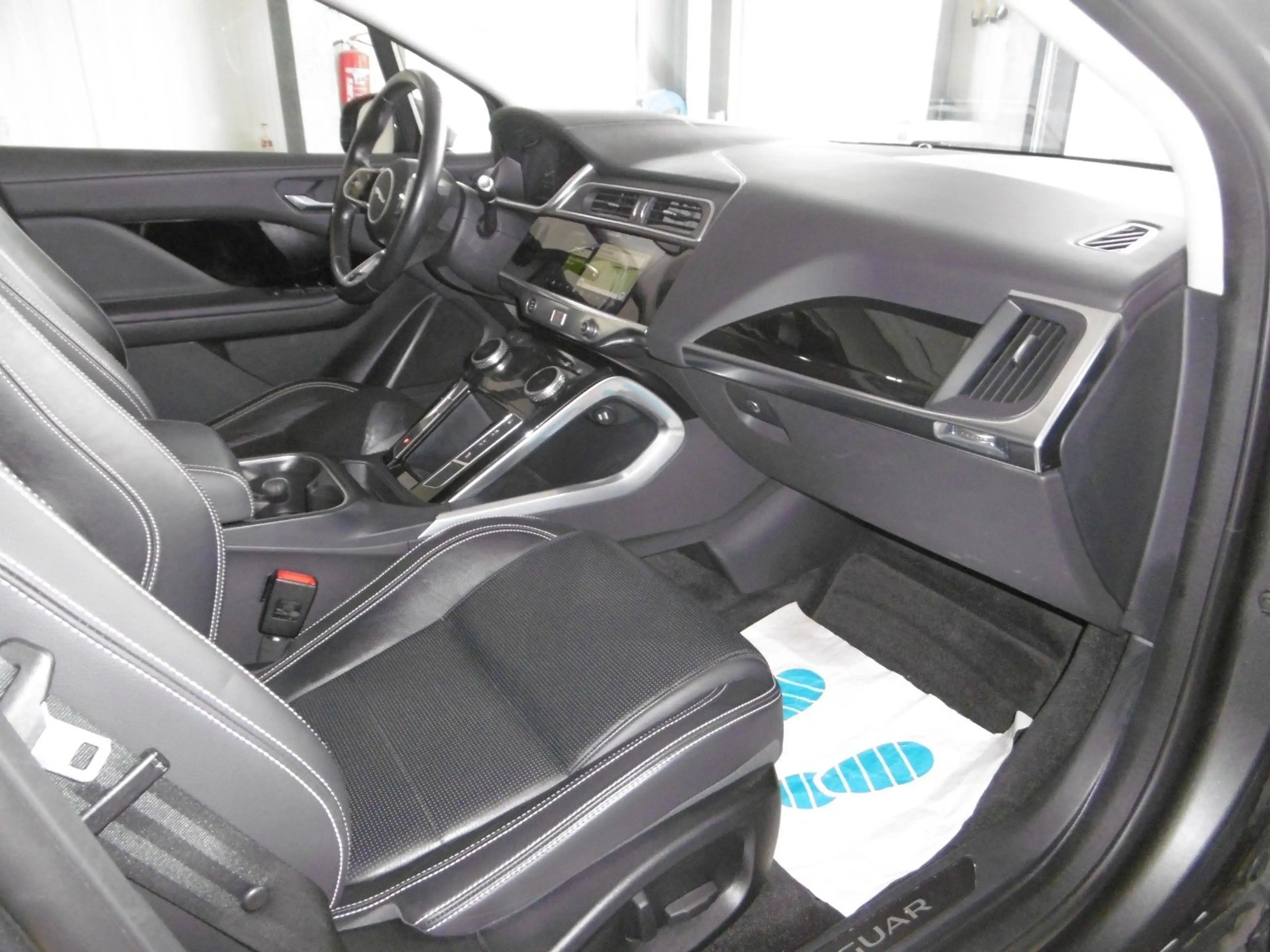 Jaguar I-Pace EV 400 SE — photo 12