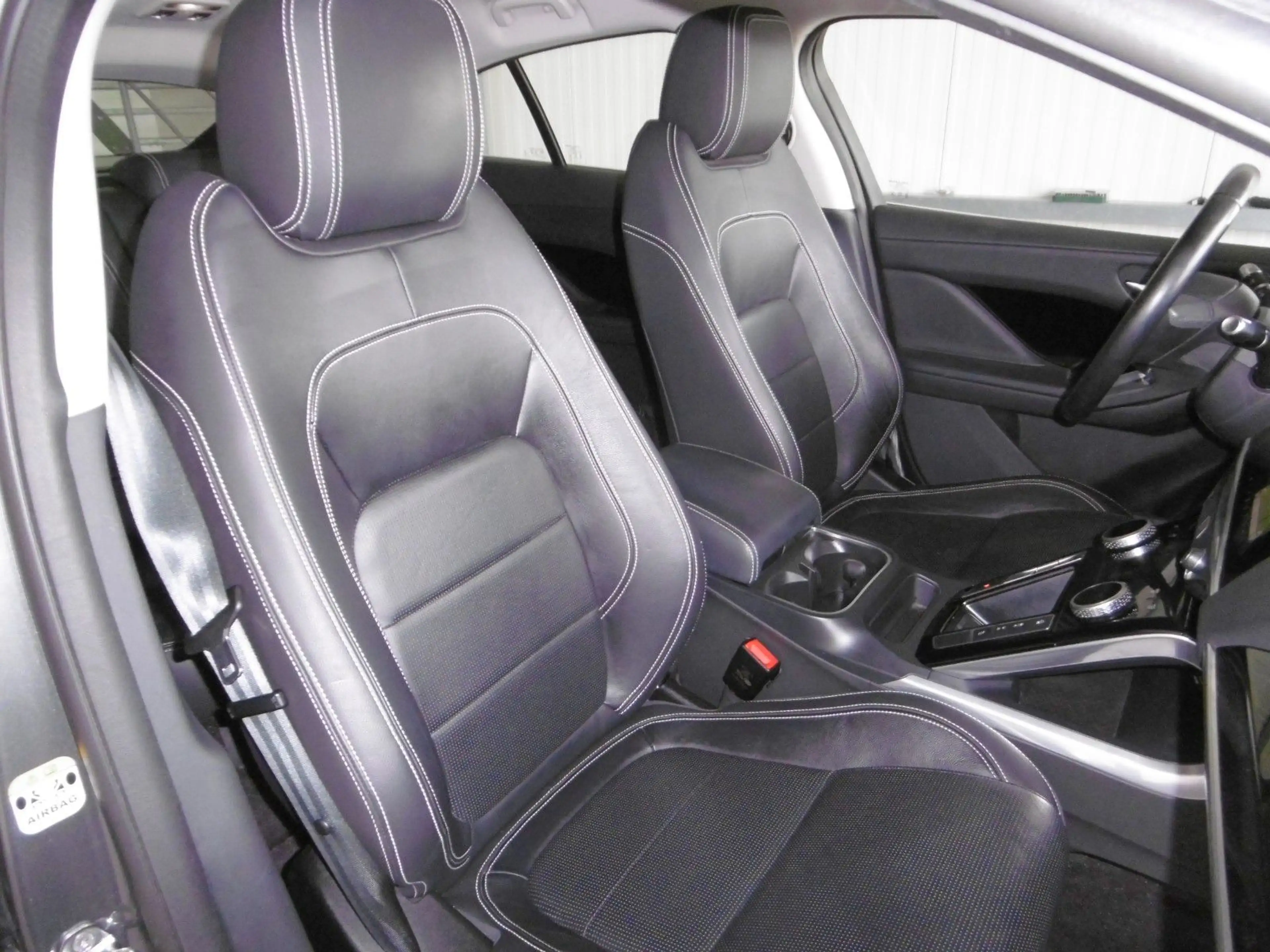 Jaguar I-Pace EV 400 SE — photo 11