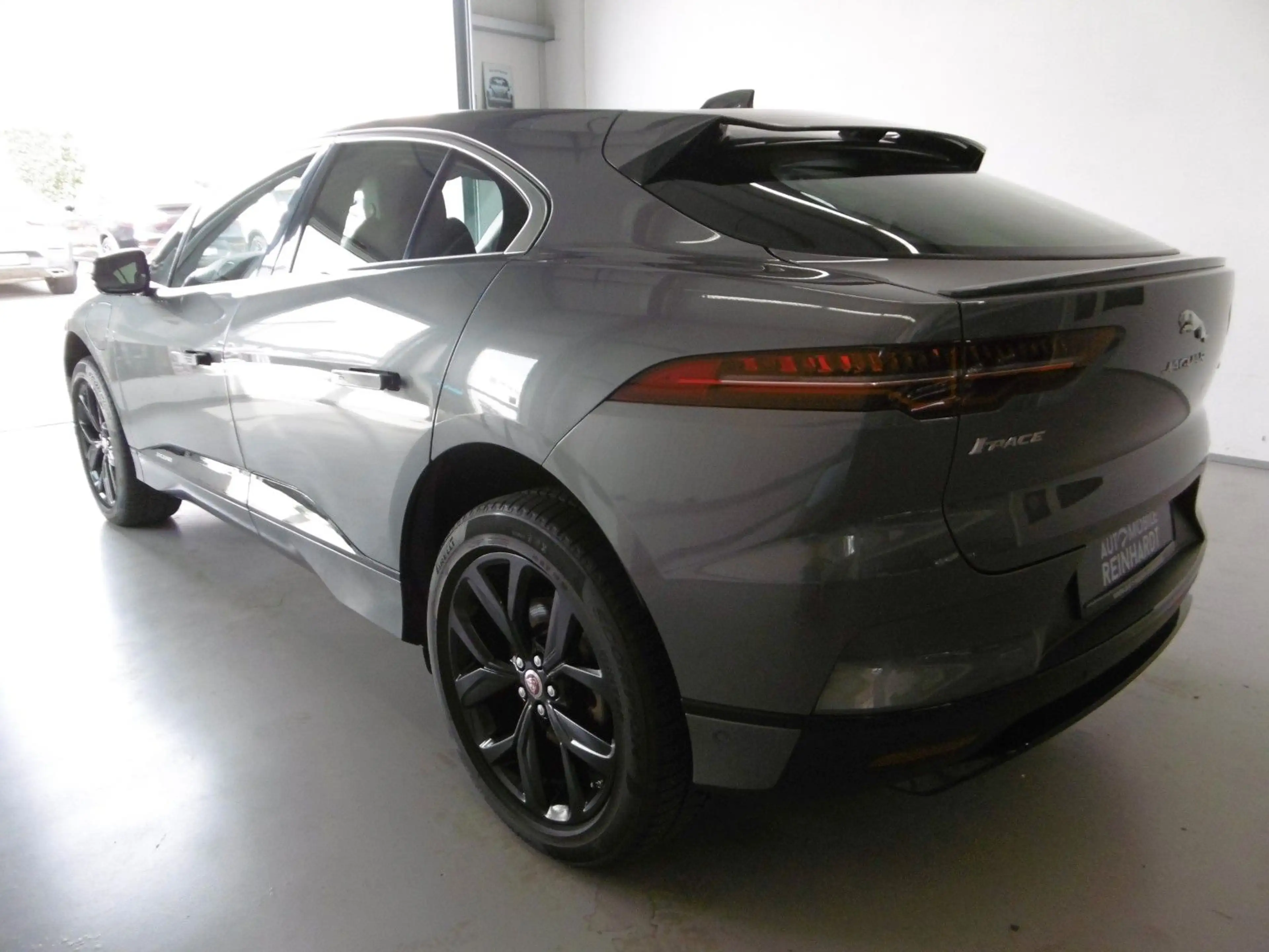 Jaguar I-Pace EV 400 SE — photo 6