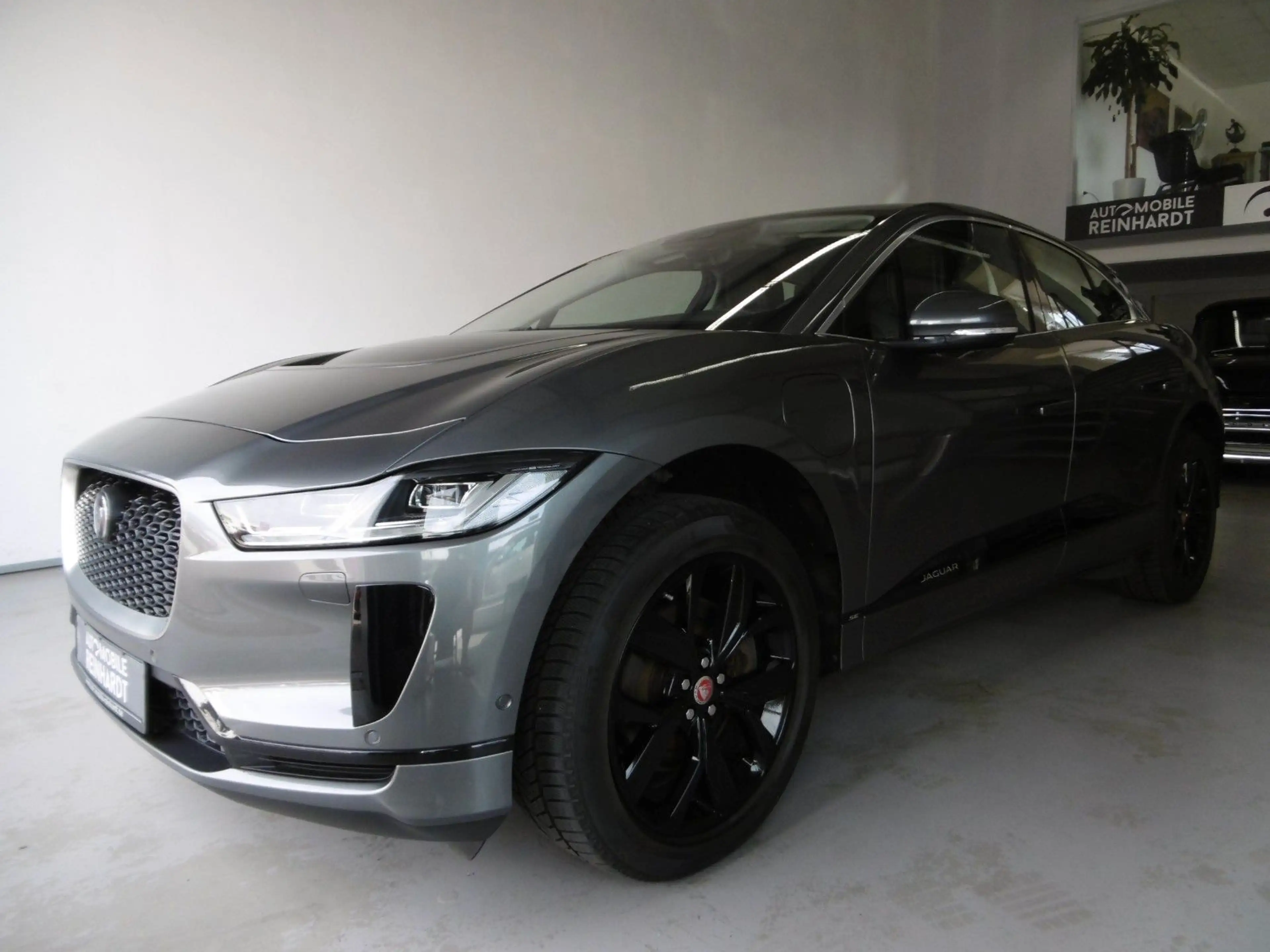 Jaguar I-Pace EV 400 SE