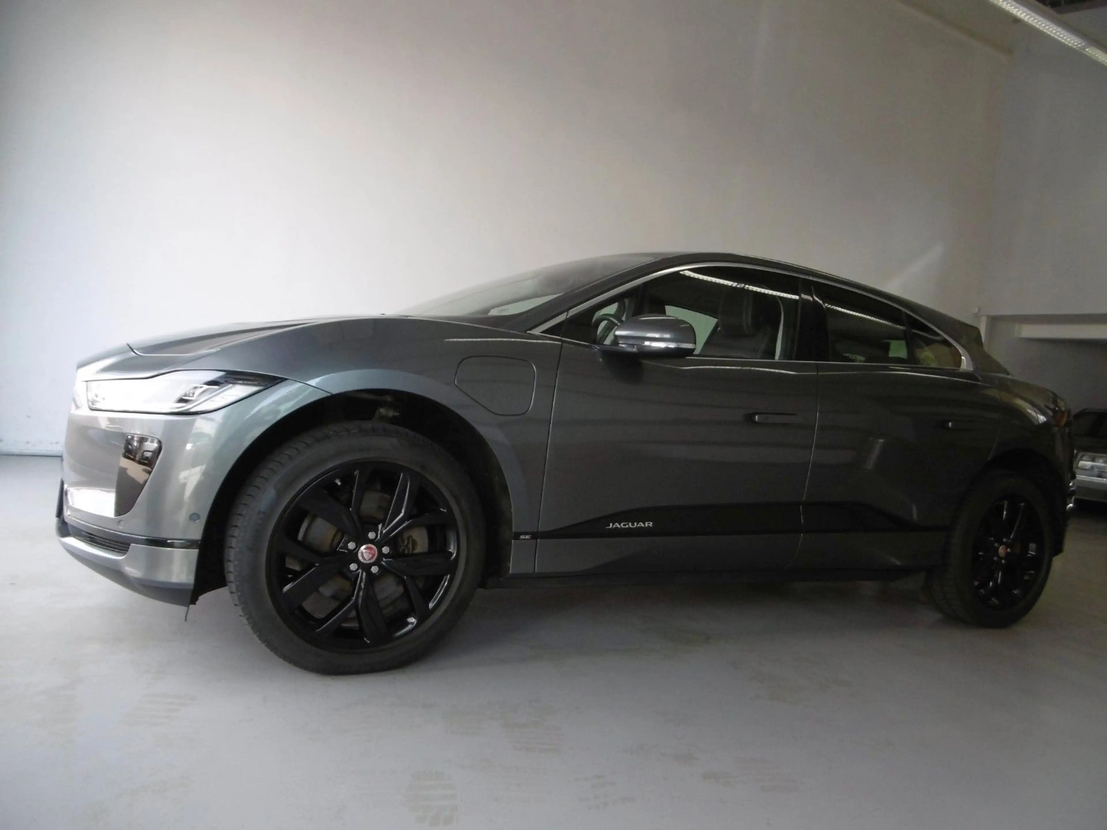 Jaguar I-Pace EV 400 SE — photo 7