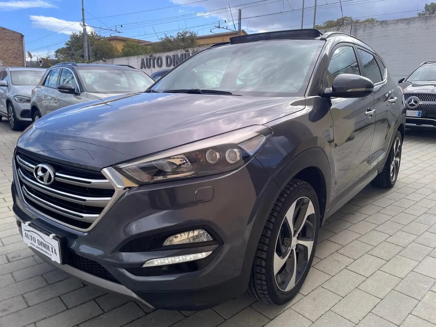 Hyundai TUCSON Tucson II 2016 2.0 crdi Xpossible 4wd 136cv Grau - 2