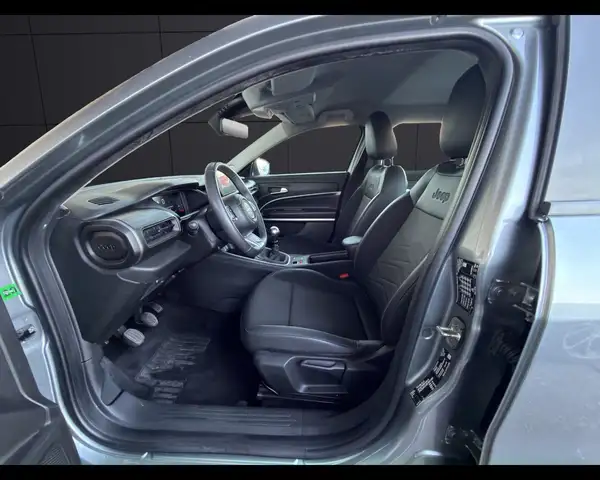 Jeep Avenger view 9