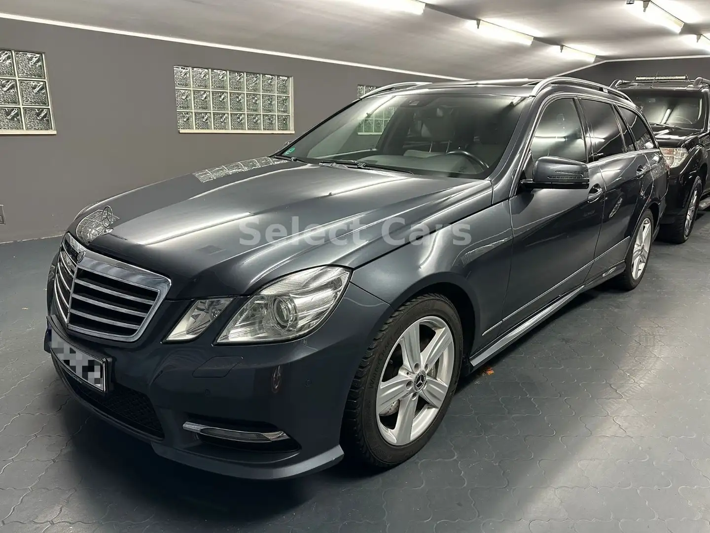 Mercedes-Benz E 350 CDI 4MATIC T AVANTGARDE 4Matic AMG-Paket Grau - 1