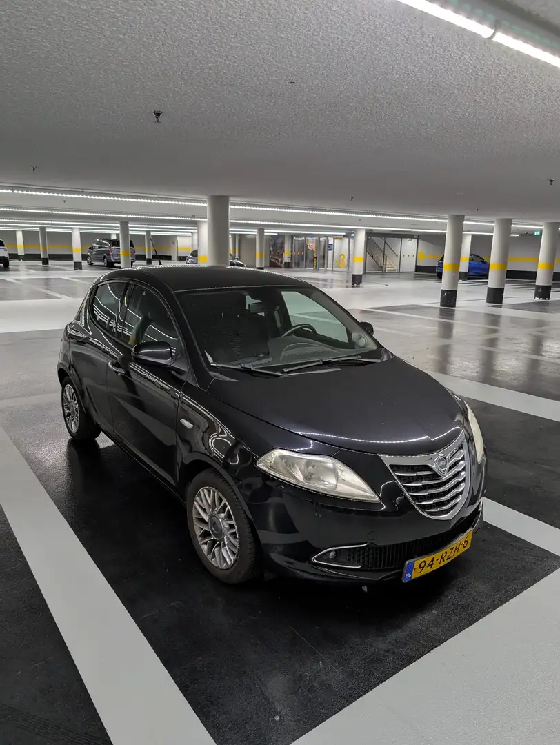 Lancia Ypsilon 0.9 TwinAir Silver Zwart - 2