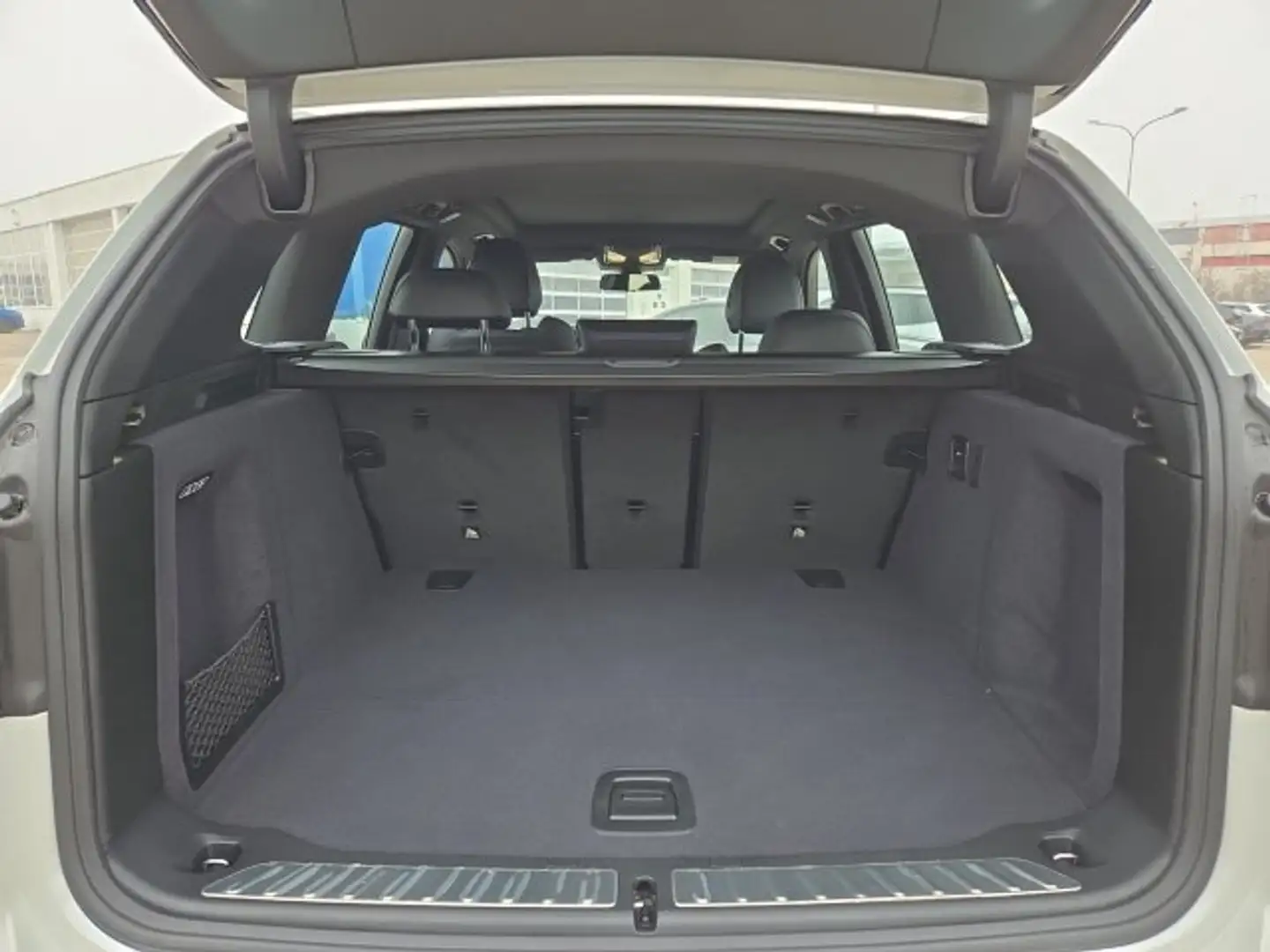 BMW iX3 G08 HA0 Weiß - 2