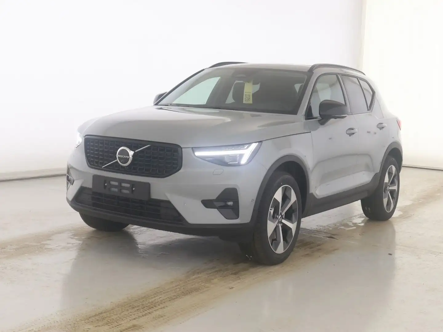 Volvo XC40 B3 Plus Dark Grau - 1