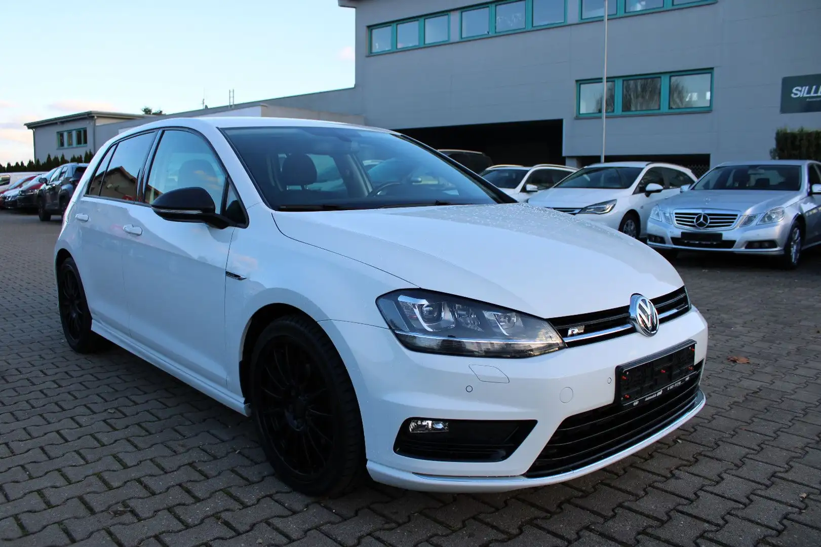 Volkswagen Golf 2.0 TDI LOUNGE Navi,PDC,SHZ,Xenon. Weiß - 2