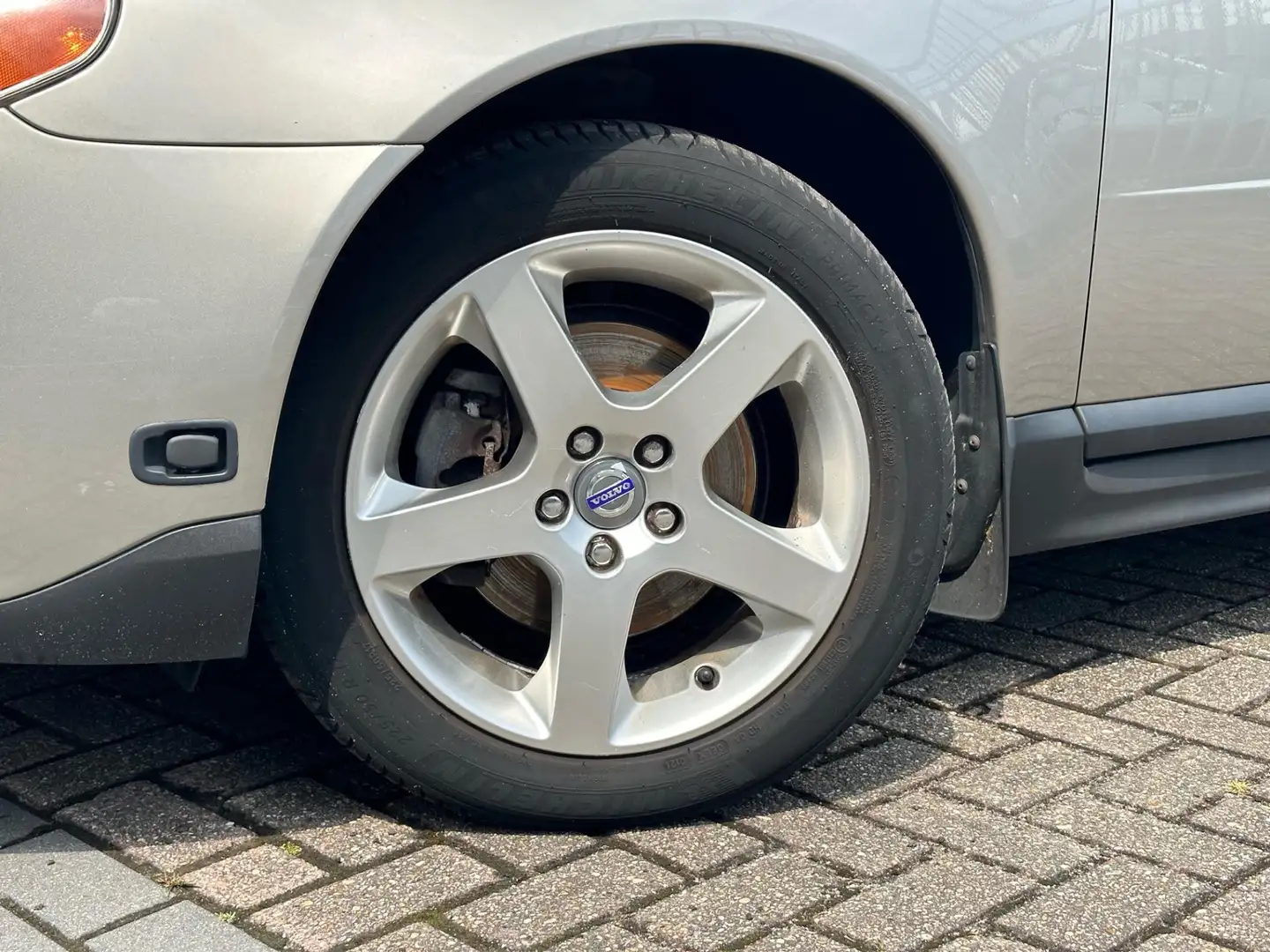 Volvo V70 2.0F Momentum Beige - 2