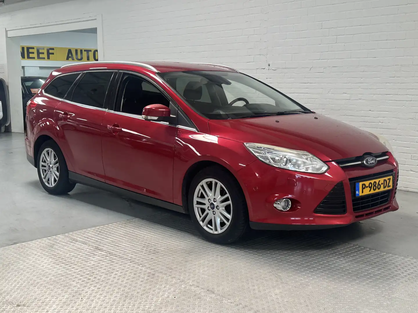 Ford Focus Wagon 1.0 EcoBoost Titanium CLIMA / CRUISE / STOEL Rot - 2