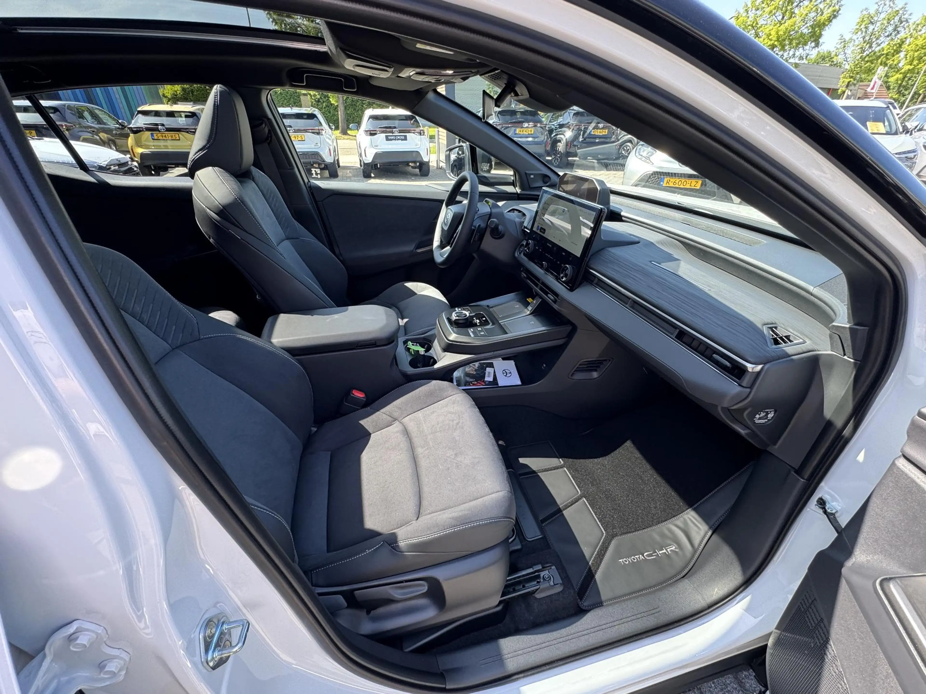 Toyota C-HR+ EXECUTIVE AWD 77 kWh NIEUW & DIRECT LEVERBAAR!! PR — photo 24