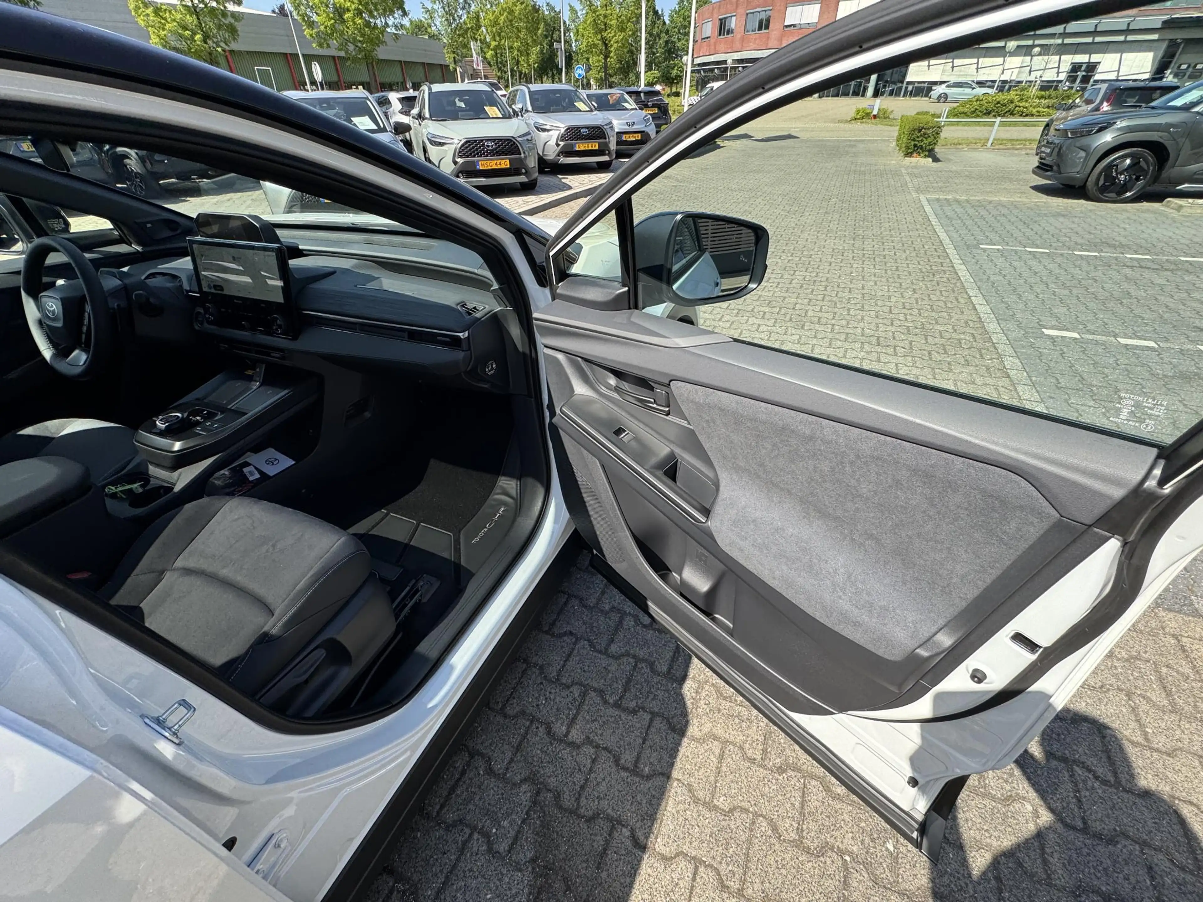 Toyota C-HR+ EXECUTIVE AWD 77 kWh NIEUW & DIRECT LEVERBAAR!! PR — photo 23
