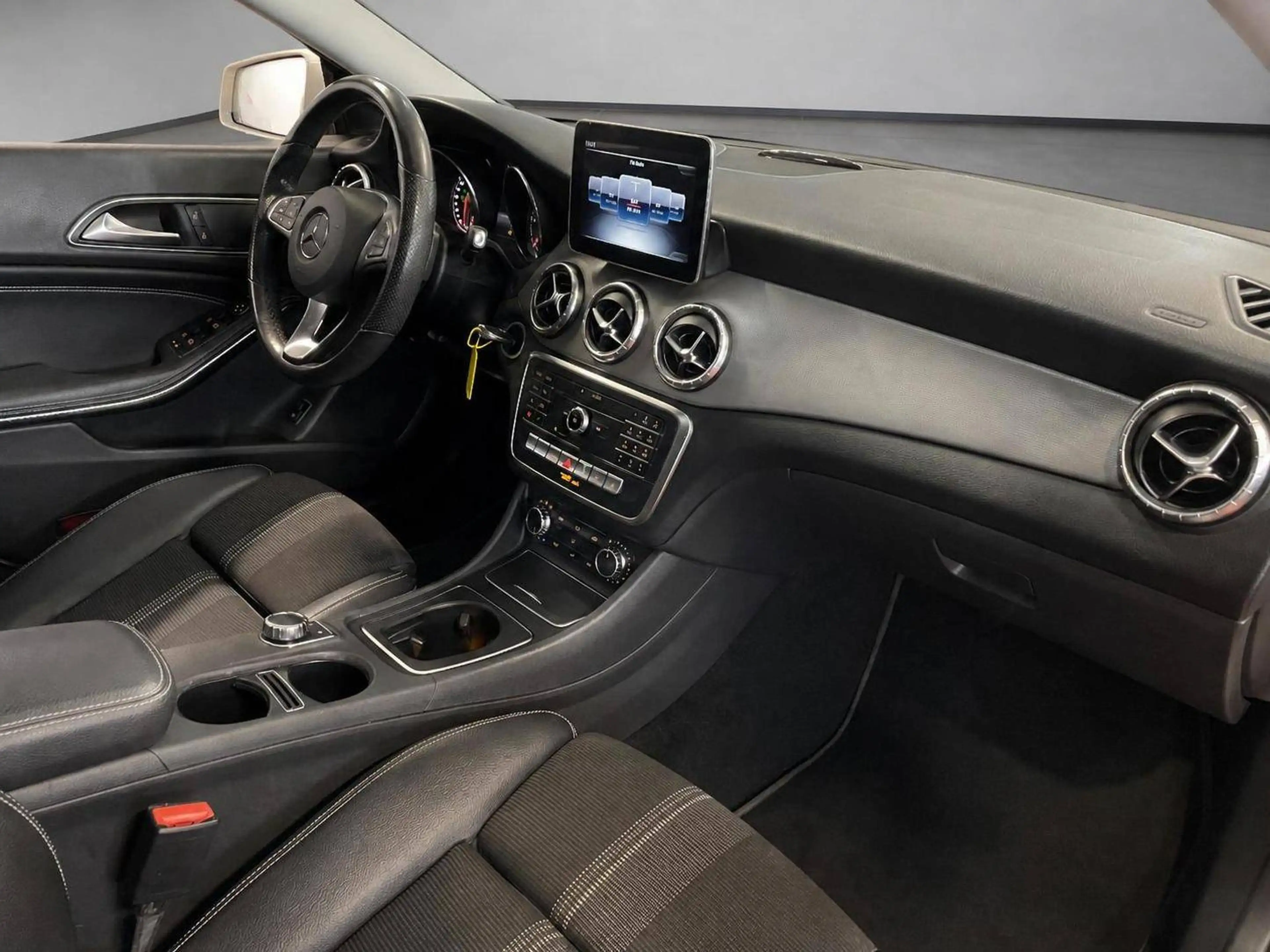 Mercedes-Benz CLA 200 CLA 200 CDI / d (117.308) — photo 11