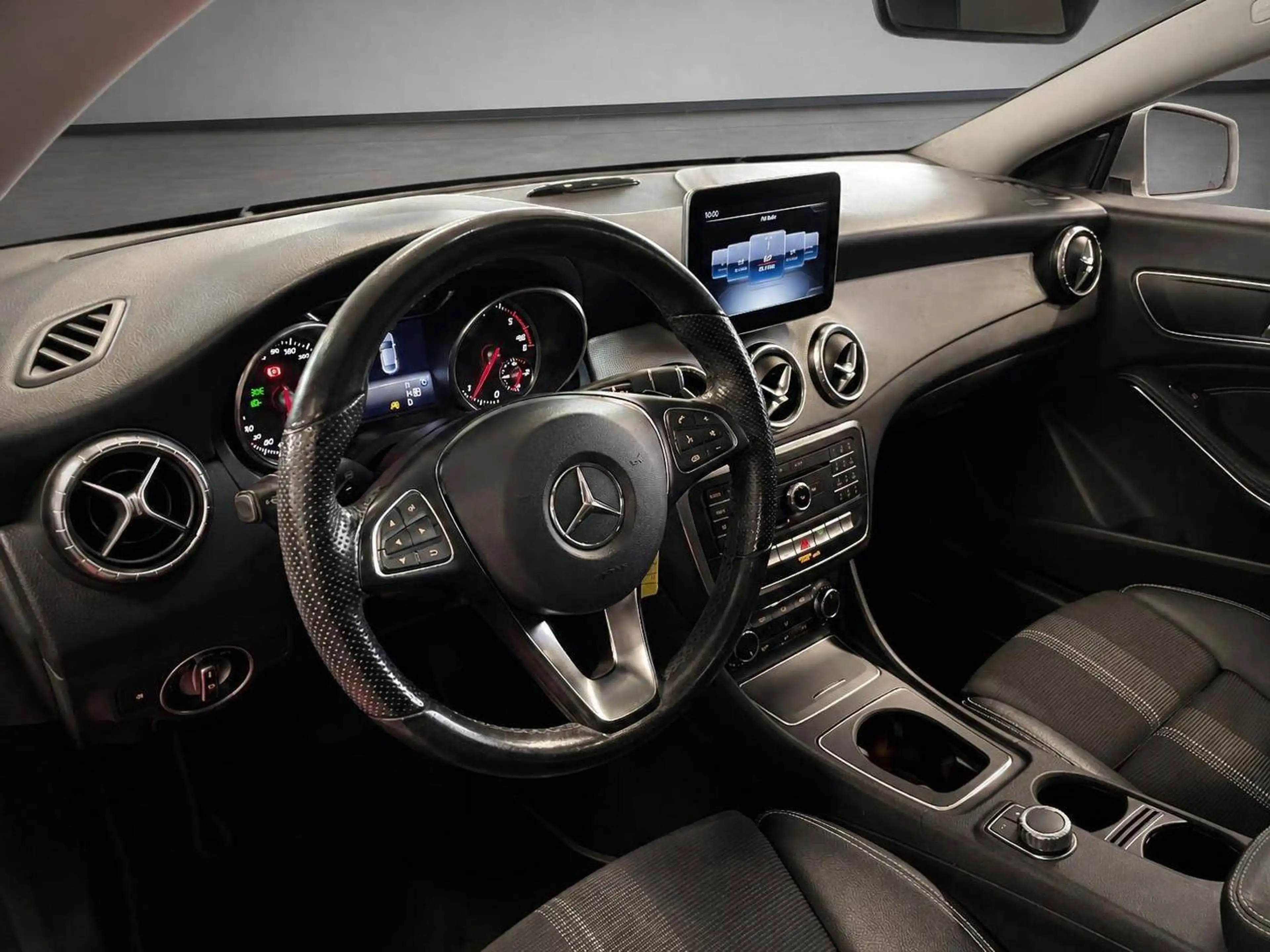Mercedes-Benz CLA 200 CLA 200 CDI / d (117.308) — photo 9