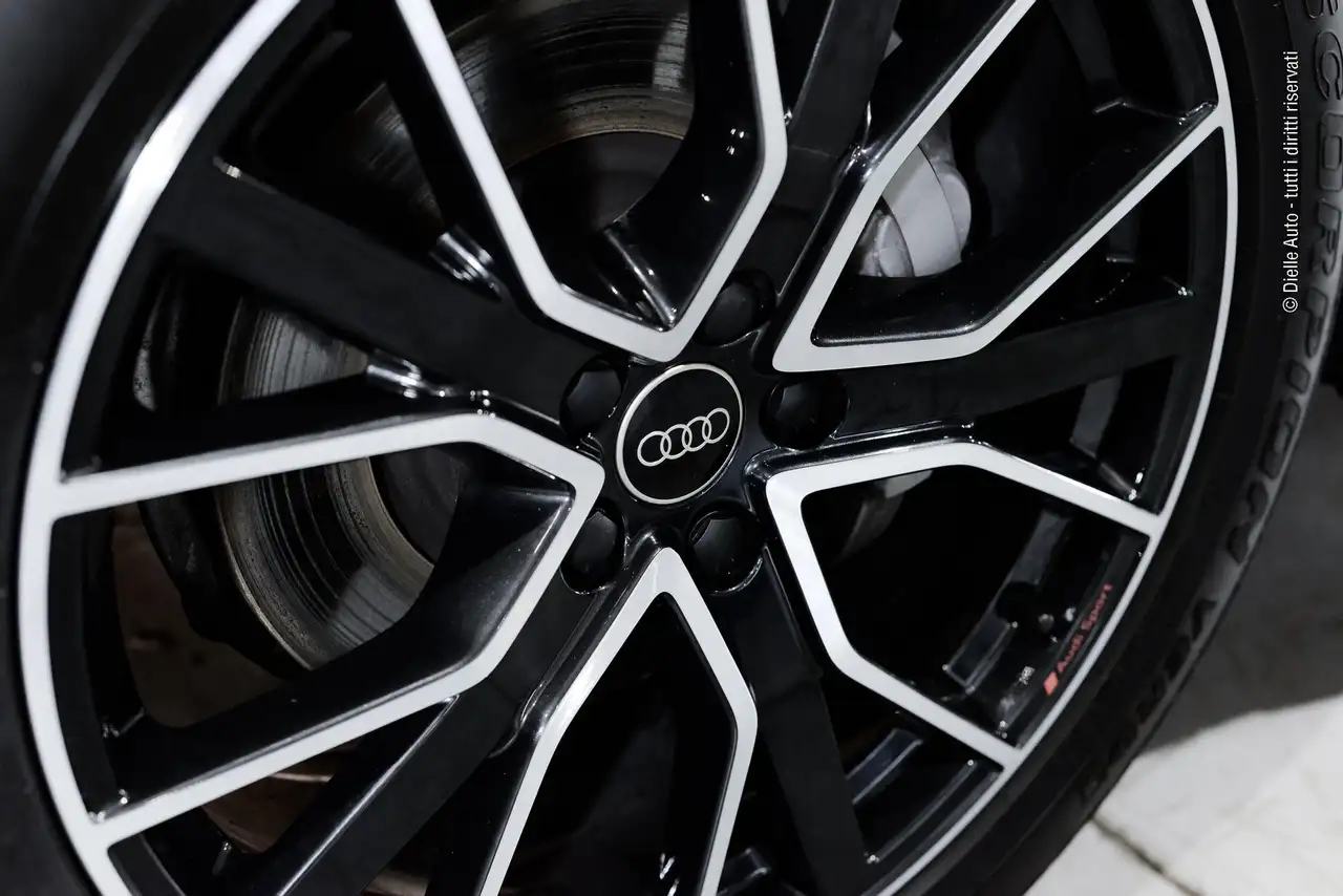 Audi Q5 Q5 Sportback Black line edition 40 TDI quattro 204 CV Stronic 5